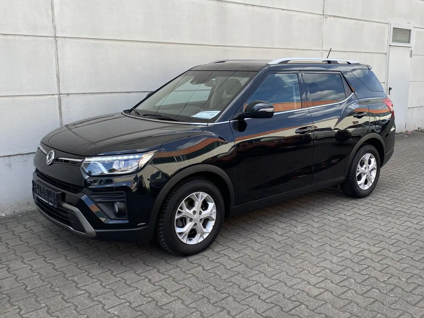 SsangYong Tivoli Grand 1,5 T-GDI Quartz 2WD AT AHK RKam Nav Shz Tma Schwarz - 2