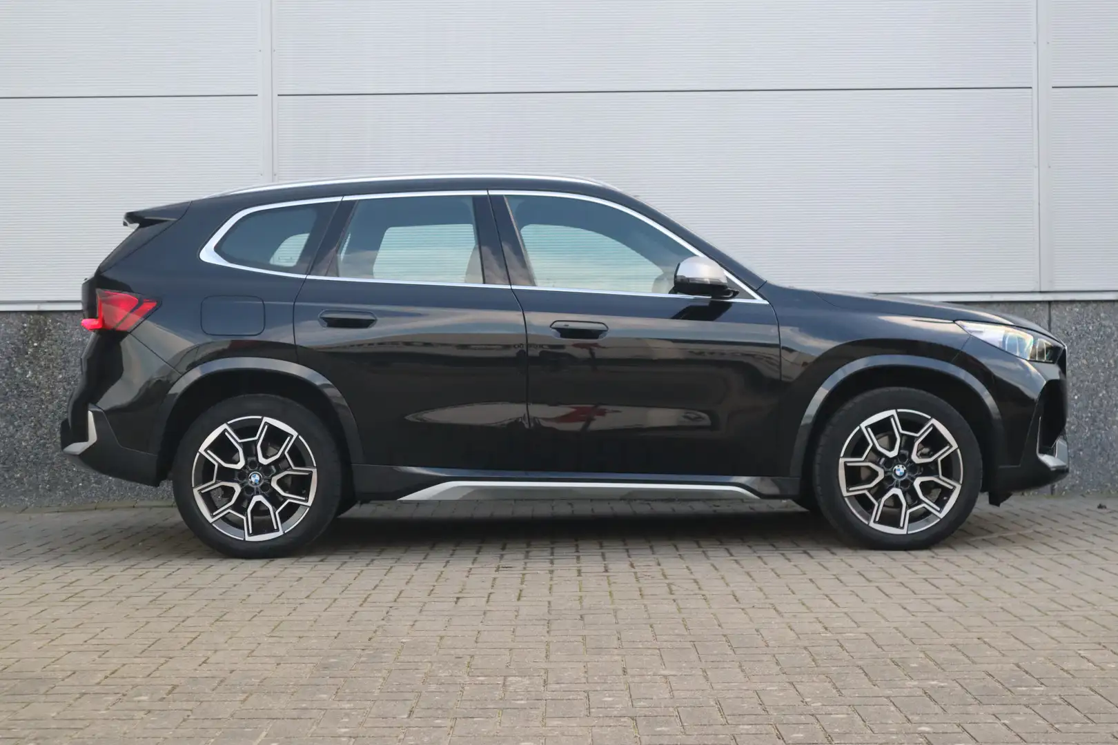 BMW X1 sDrive18i X-Line / Trekhaak / Adaptieve Cruise / 1 Noir - 2