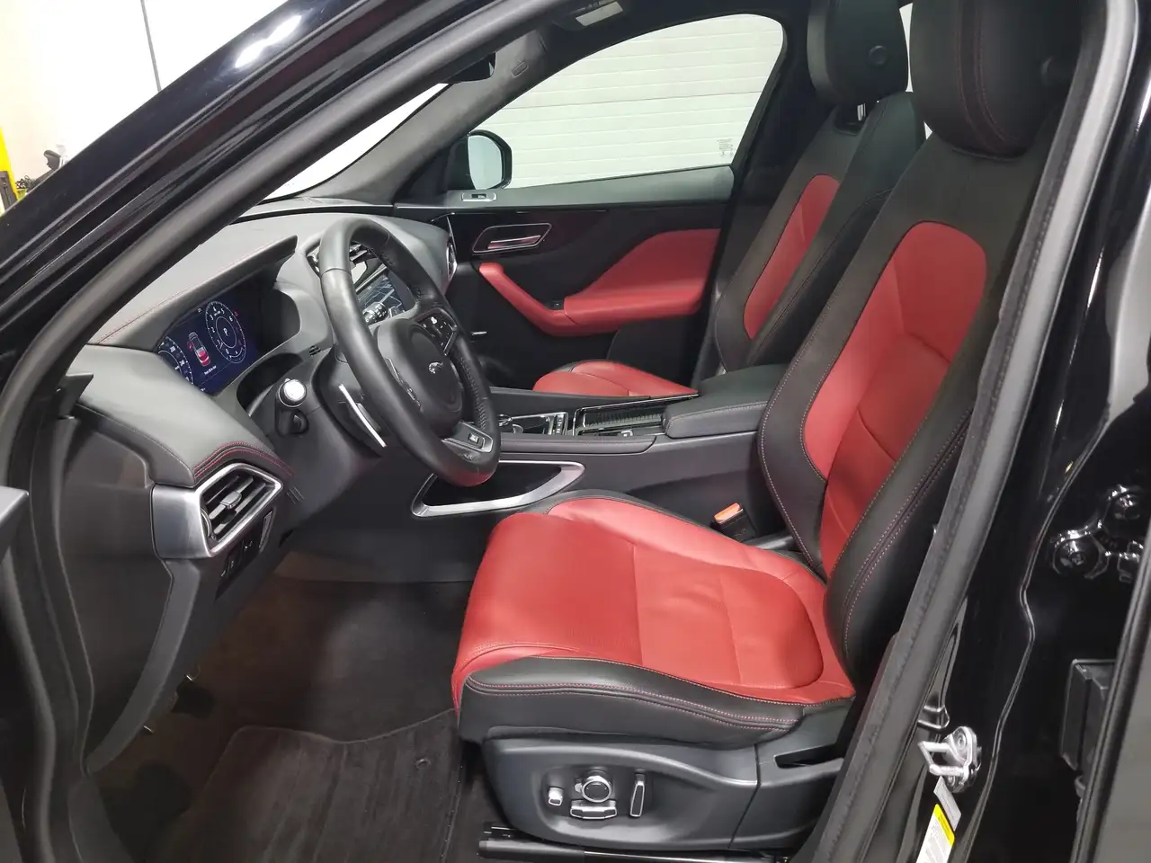 Jaguar F-Pace снимка Jaguar F-Pace