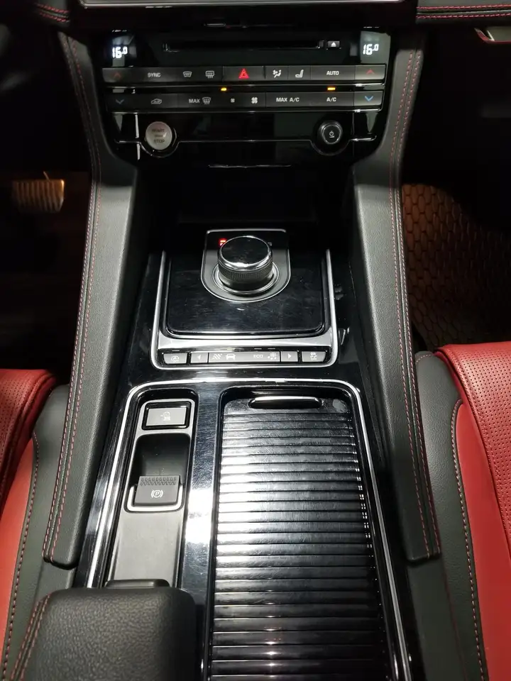 Jaguar F-Pace снимка Jaguar F-Pace