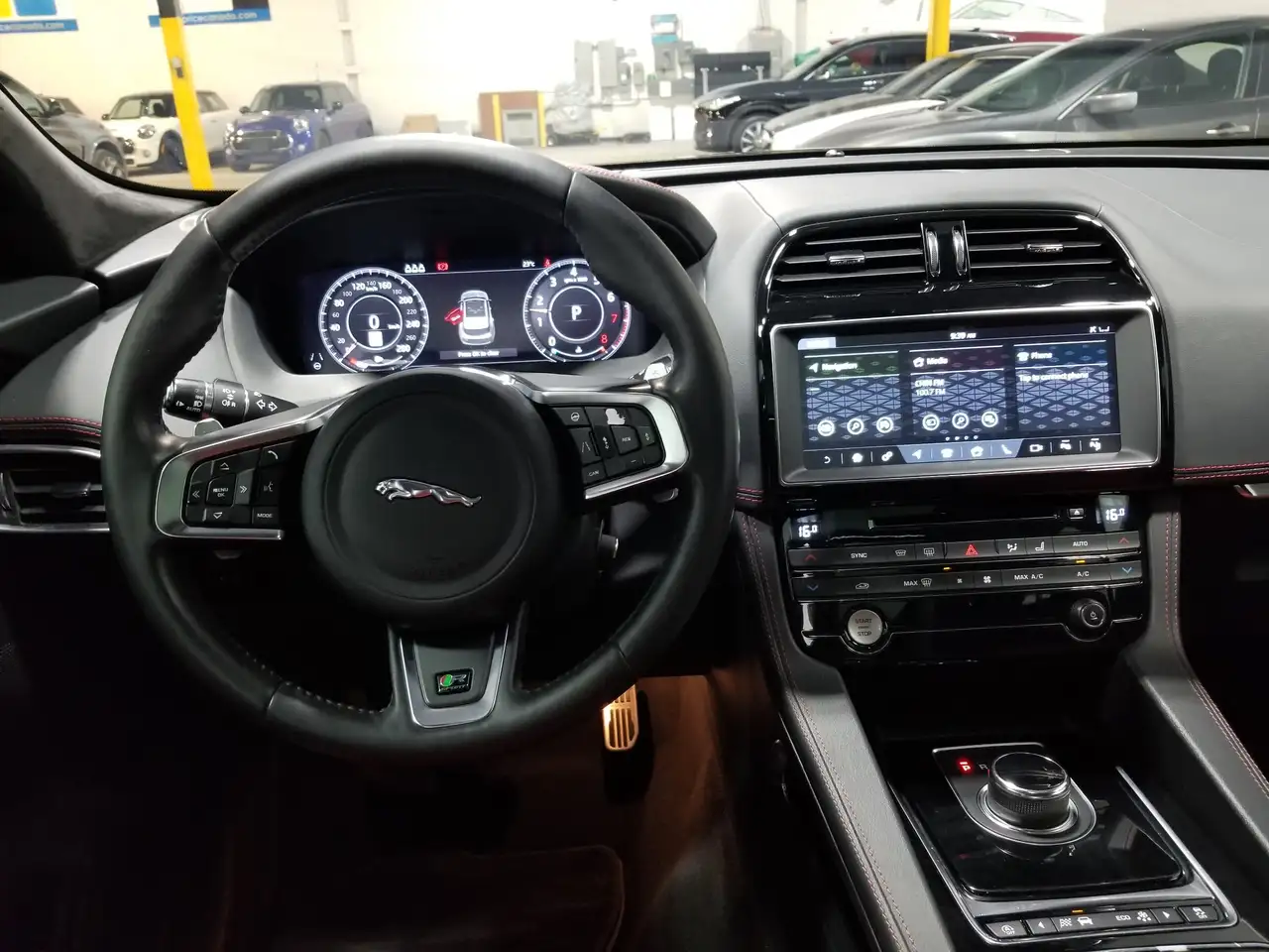 Jaguar F-Pace снимка Jaguar F-Pace