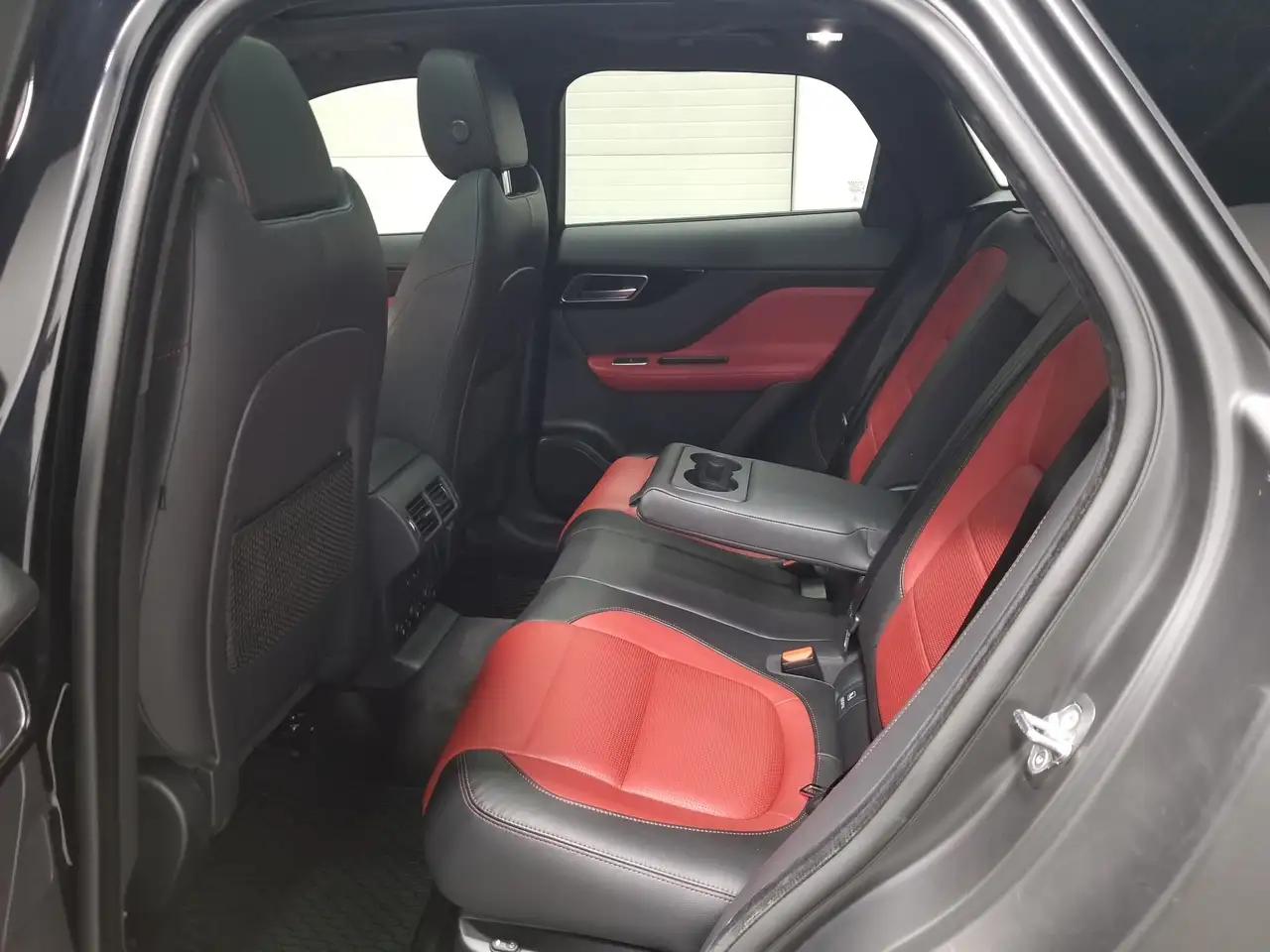 Jaguar F-Pace снимка Jaguar F-Pace