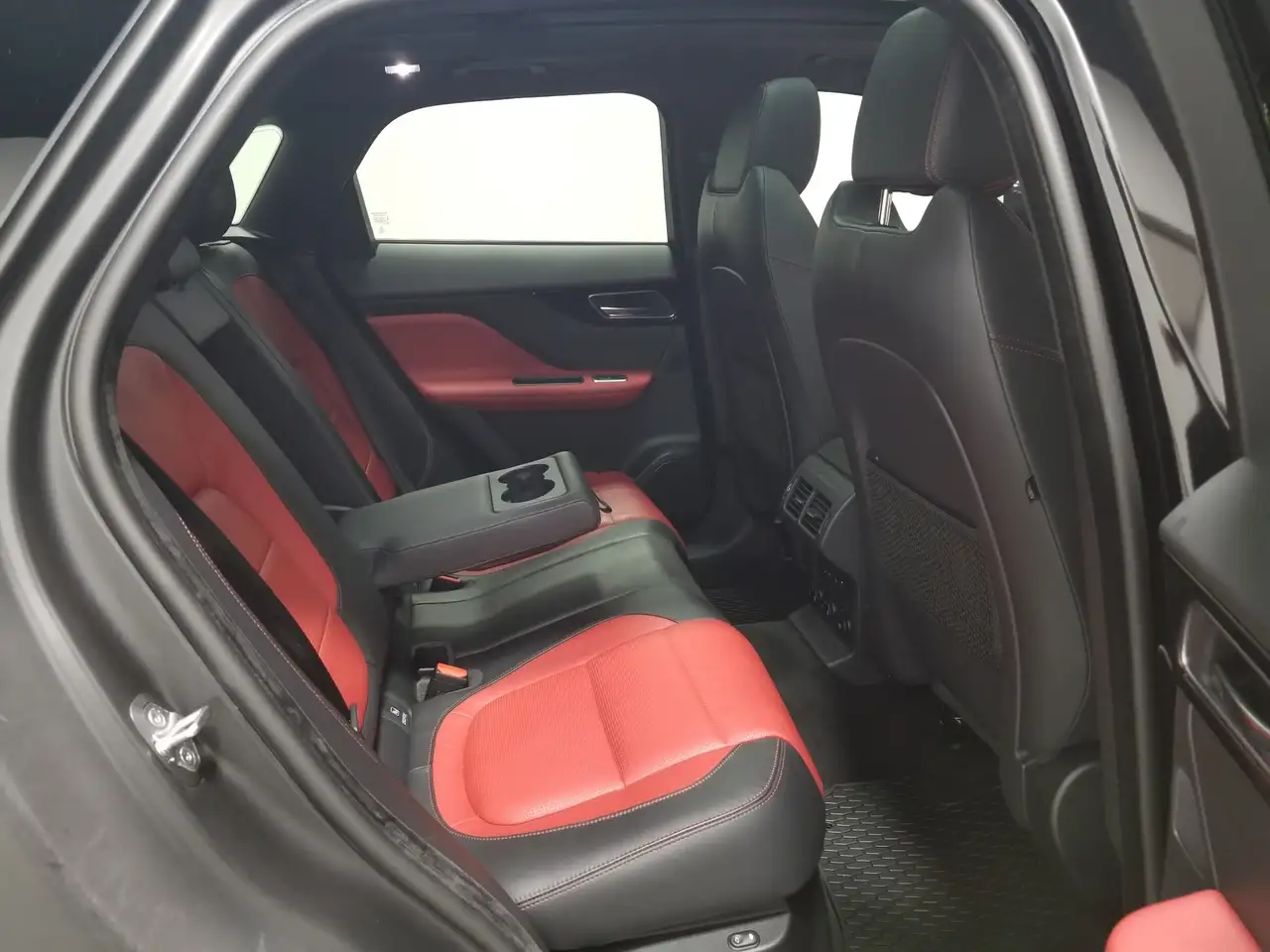 Jaguar F-Pace снимка Jaguar F-Pace