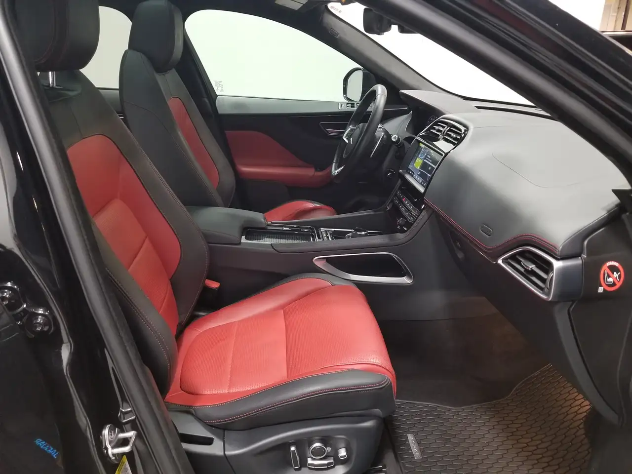 Jaguar F-Pace снимка Jaguar F-Pace