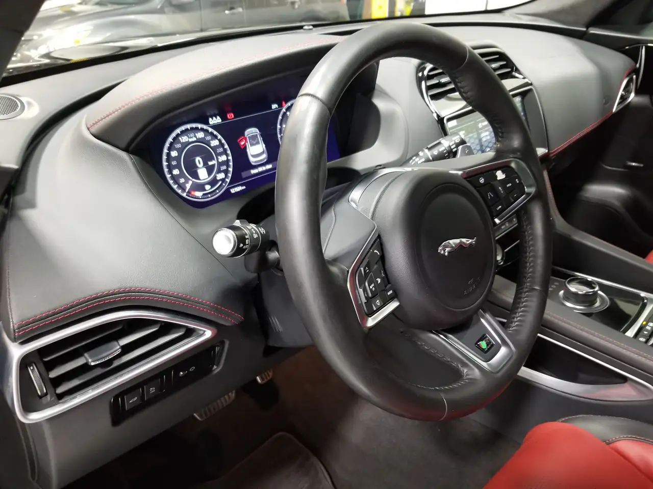 Jaguar F-Pace снимка Jaguar F-Pace