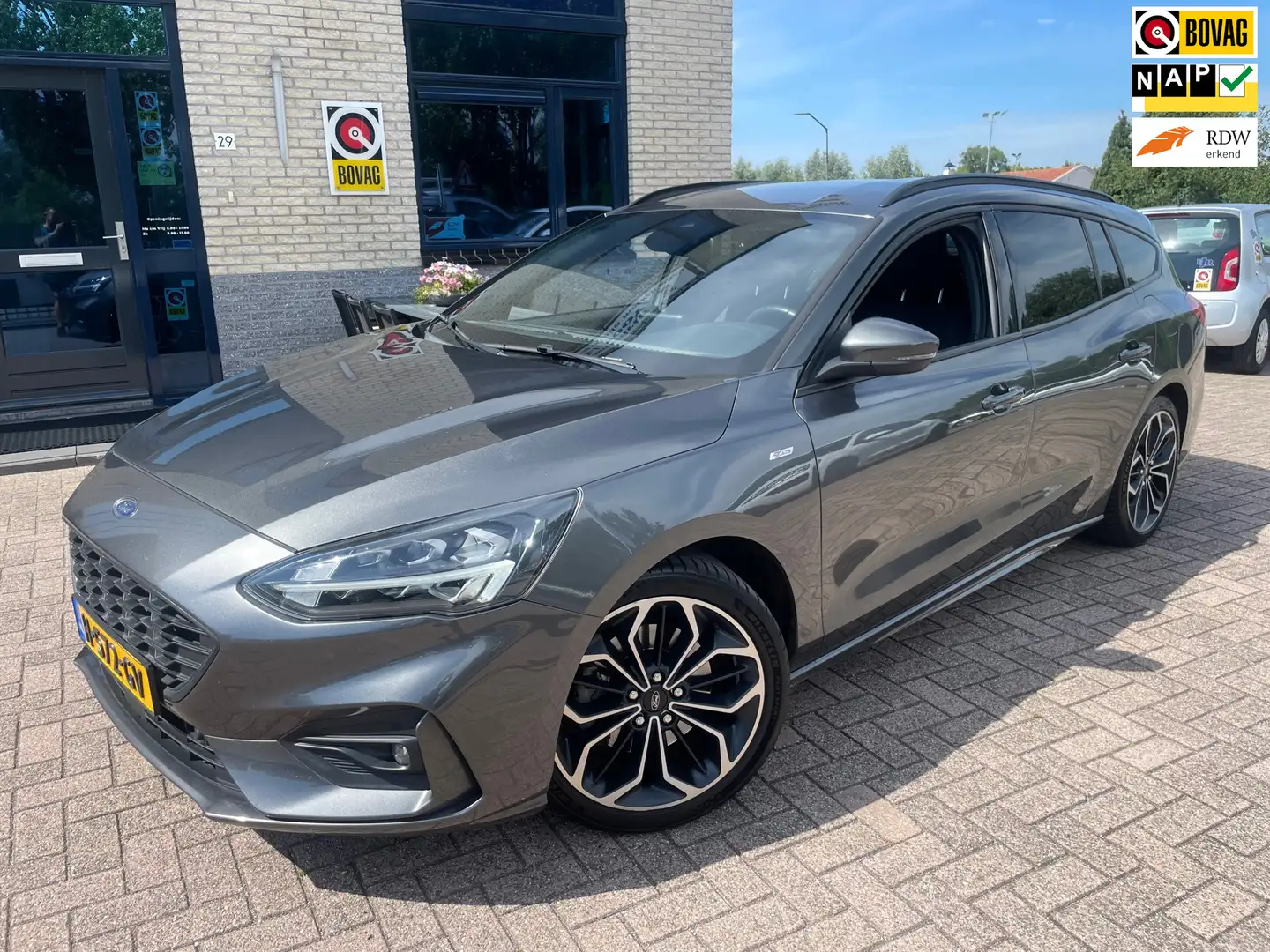 Ford Focus Wagon 1.5 EcoBoost ST Line Business-NAV-CAM-PDC Grau - 1