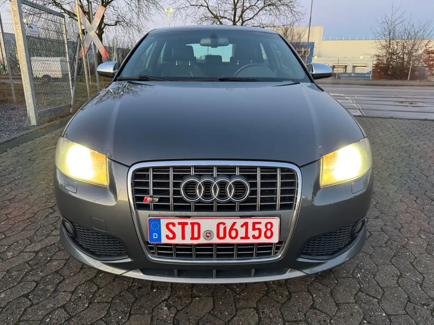 Audi S3 2.0 TFSI quattro*Alcantara*Bi-Xenon*SH-GPFLGT Grau - 2
