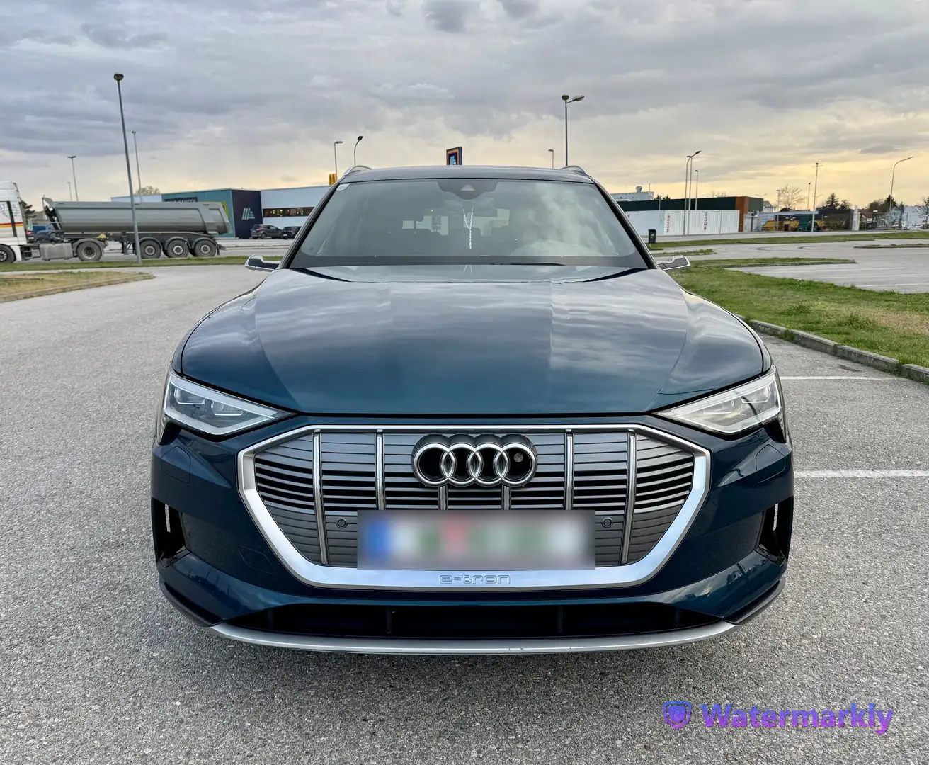 Audi e-tron 55 quattro 95kWh Advanced mit TOP Austattung Blau - 2