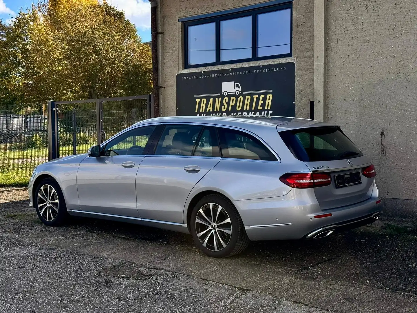 Mercedes-Benz E 300 E 300 de Burm. Ahk Exclusive Silber - 2