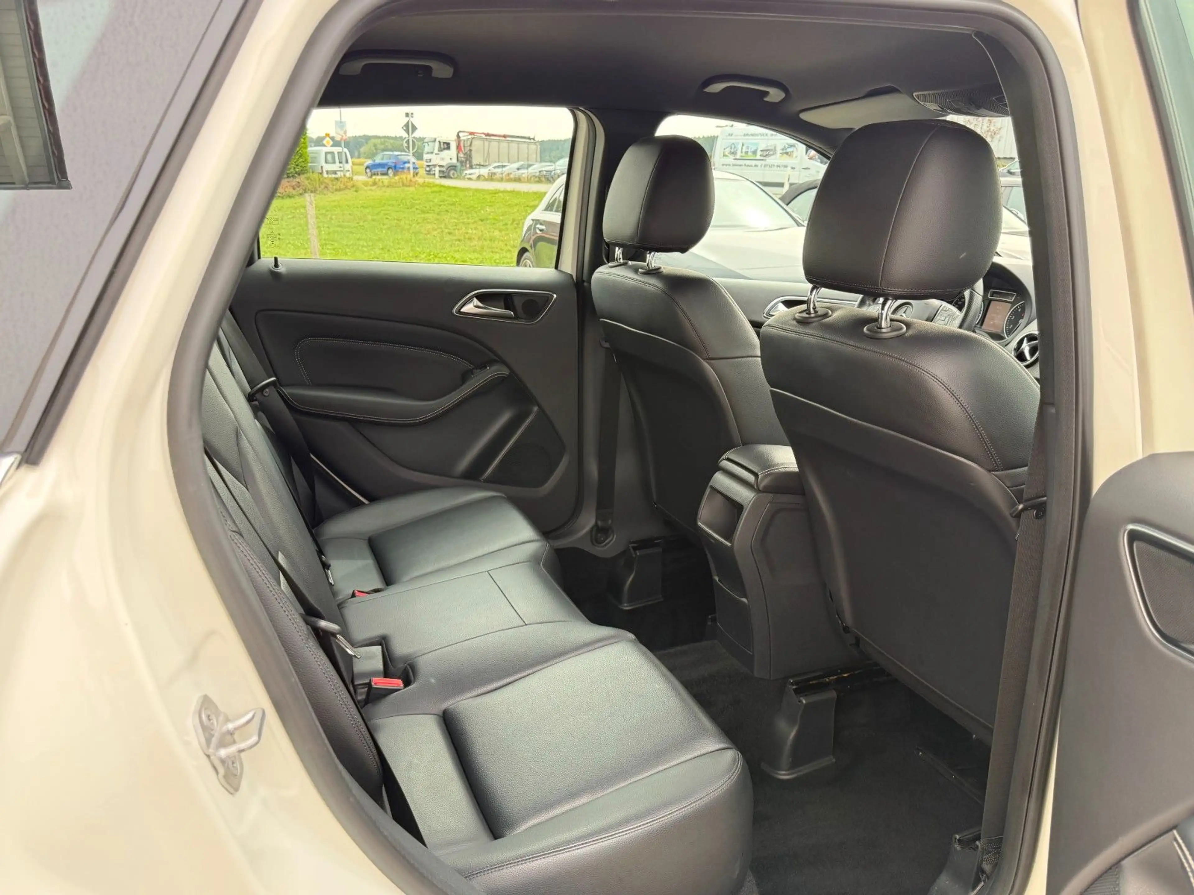 Mercedes-Benz B 180 *NAVI*TEMP*KLIMA*PDC*SHZ*LEDER*BLUETOOTH* — photo 14