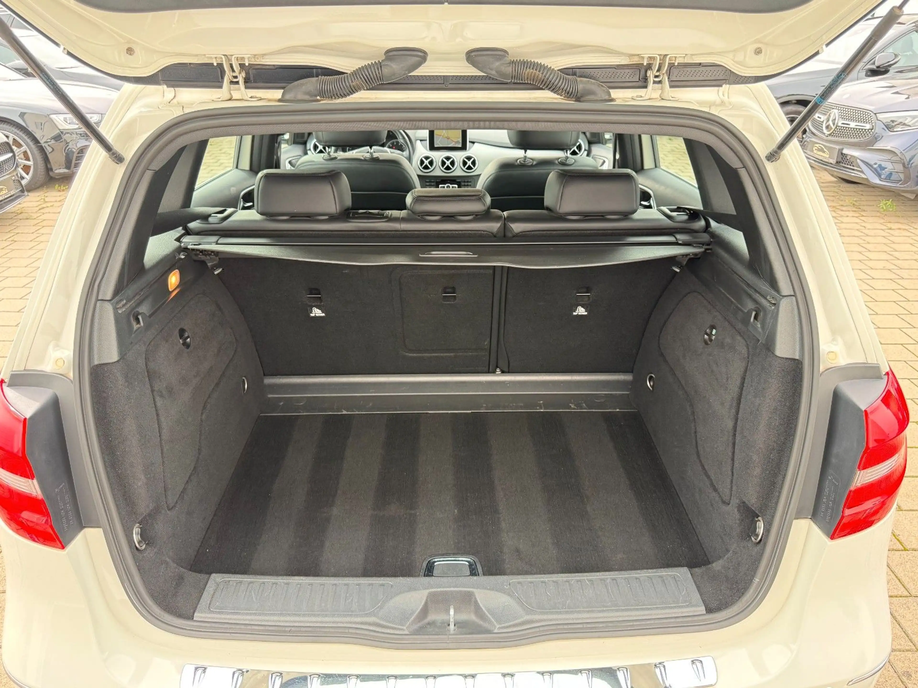 Mercedes-Benz B 180 *NAVI*TEMP*KLIMA*PDC*SHZ*LEDER*BLUETOOTH* — photo 20