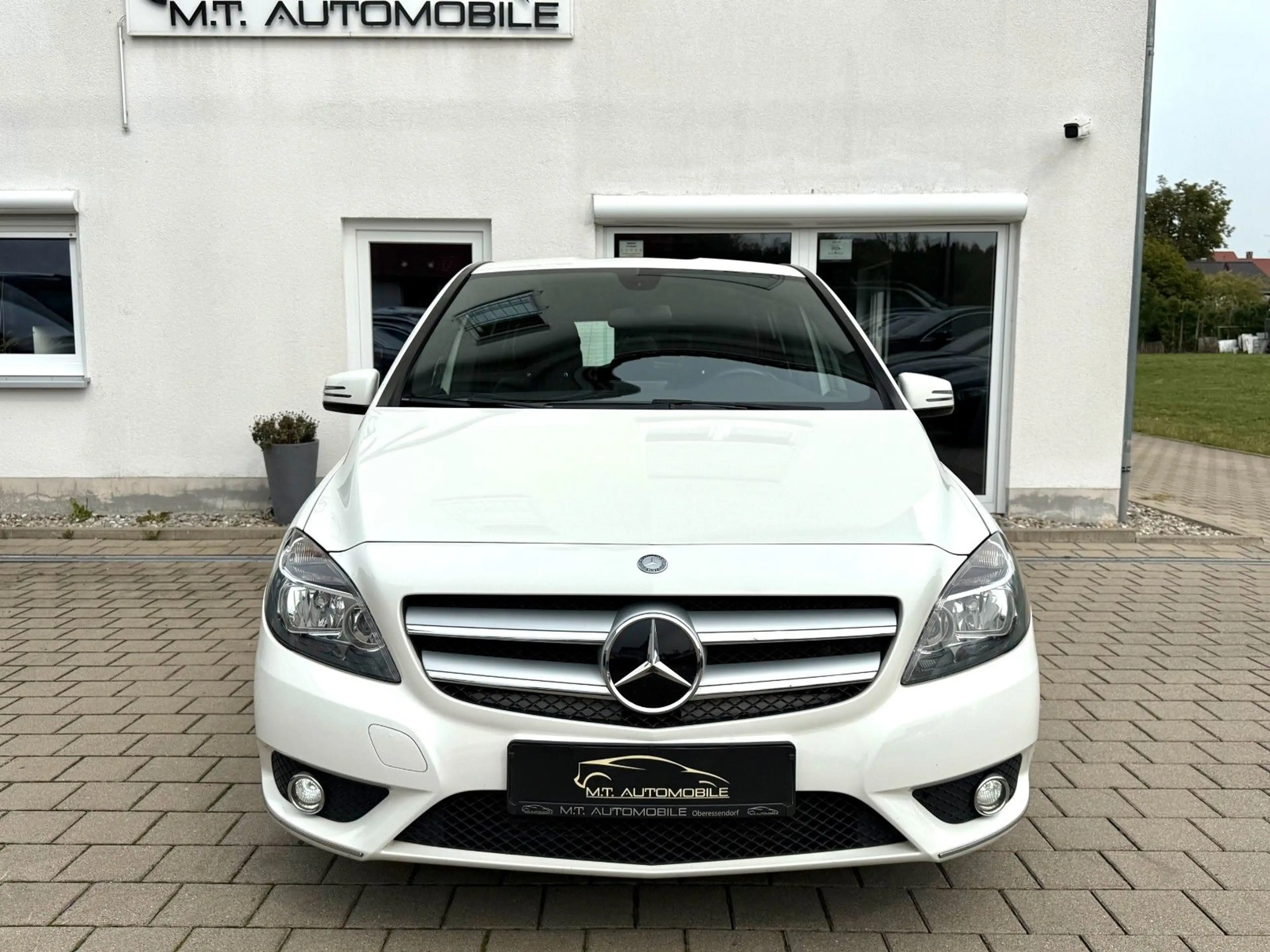 Mercedes-Benz B 180 *NAVI*TEMP*KLIMA*PDC*SHZ*LEDER*BLUETOOTH* — photo 2