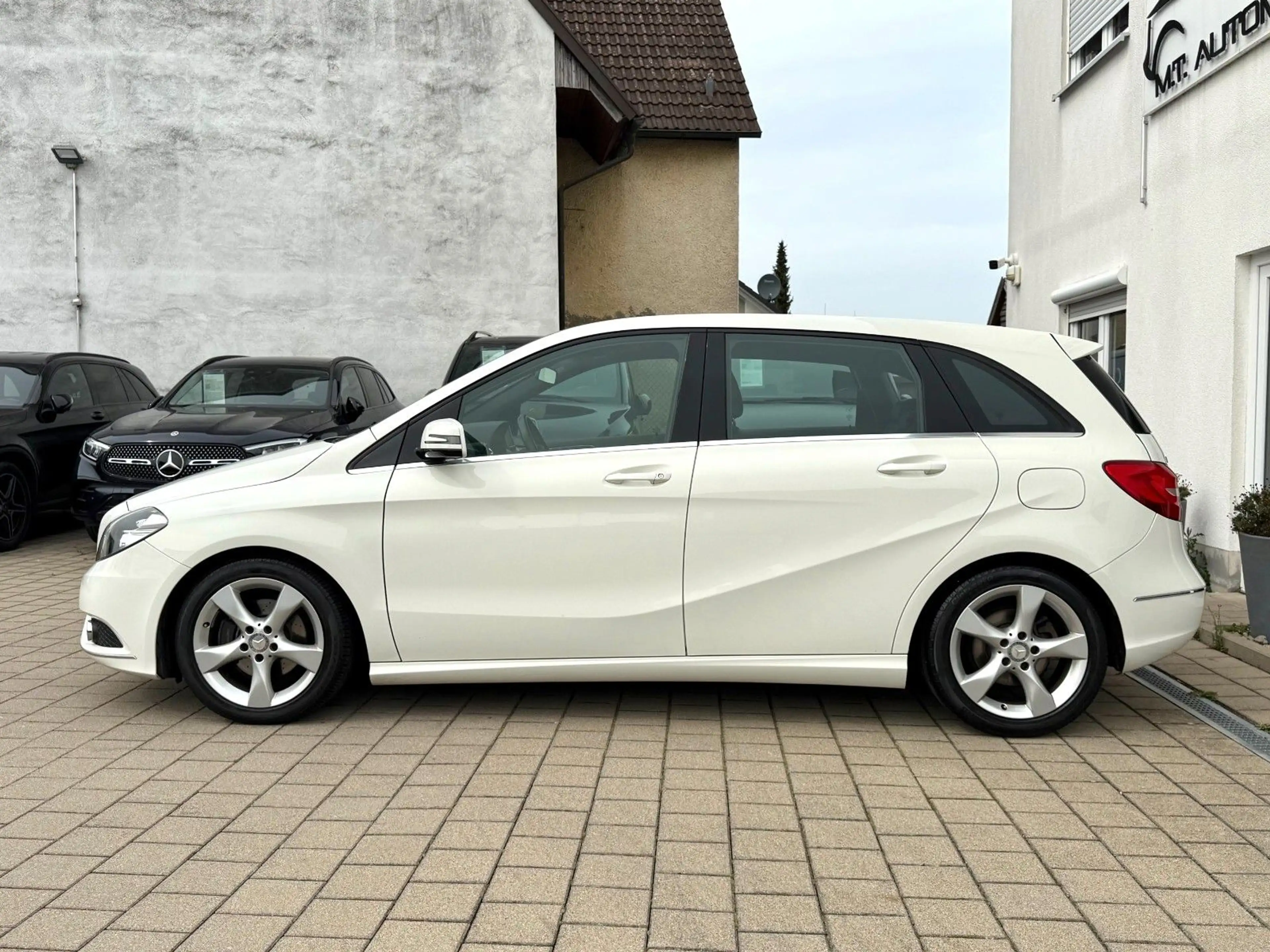 Mercedes-Benz B 180 *NAVI*TEMP*KLIMA*PDC*SHZ*LEDER*BLUETOOTH* — photo 8