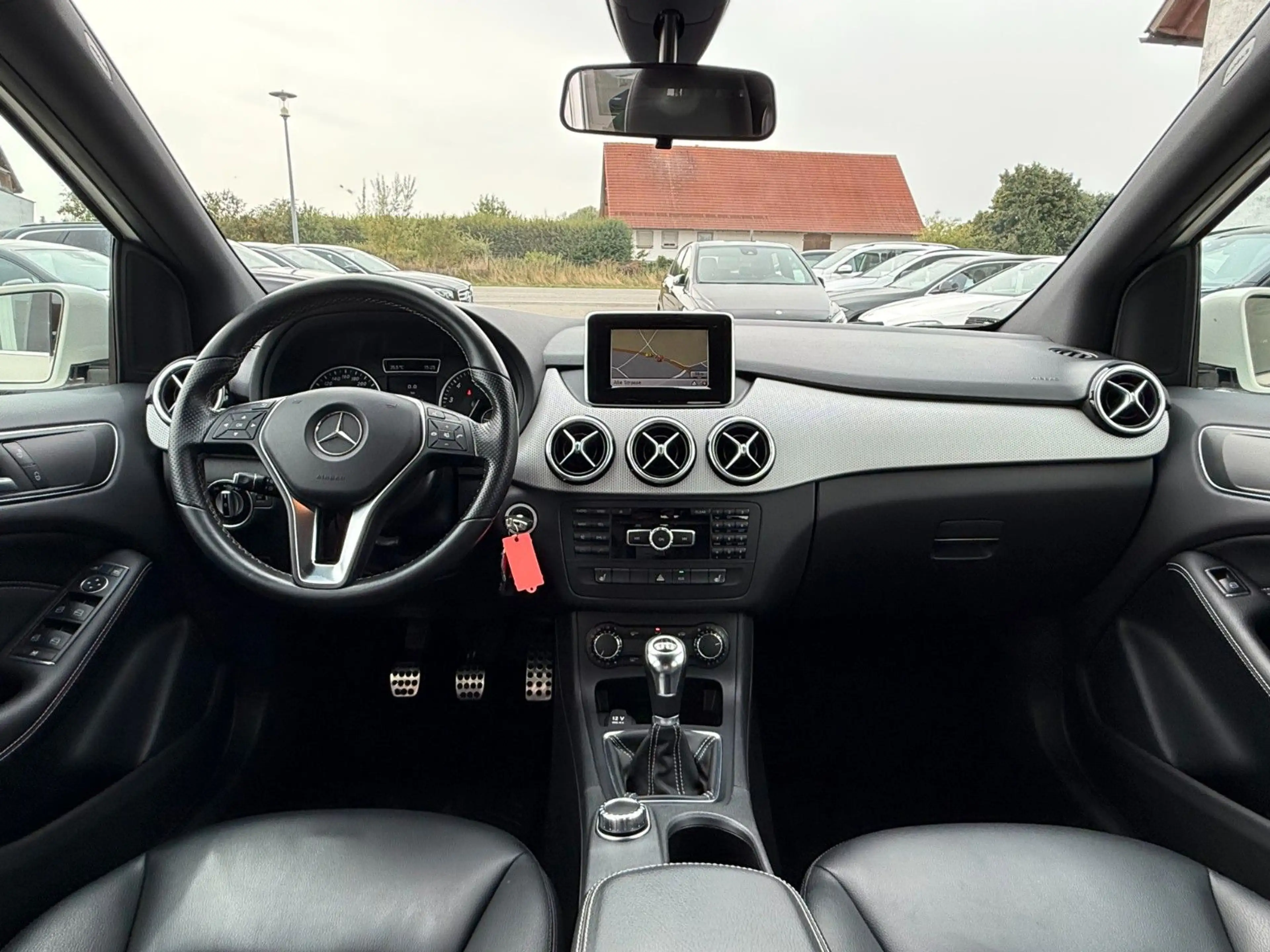 Mercedes-Benz B 180 *NAVI*TEMP*KLIMA*PDC*SHZ*LEDER*BLUETOOTH* — photo 11