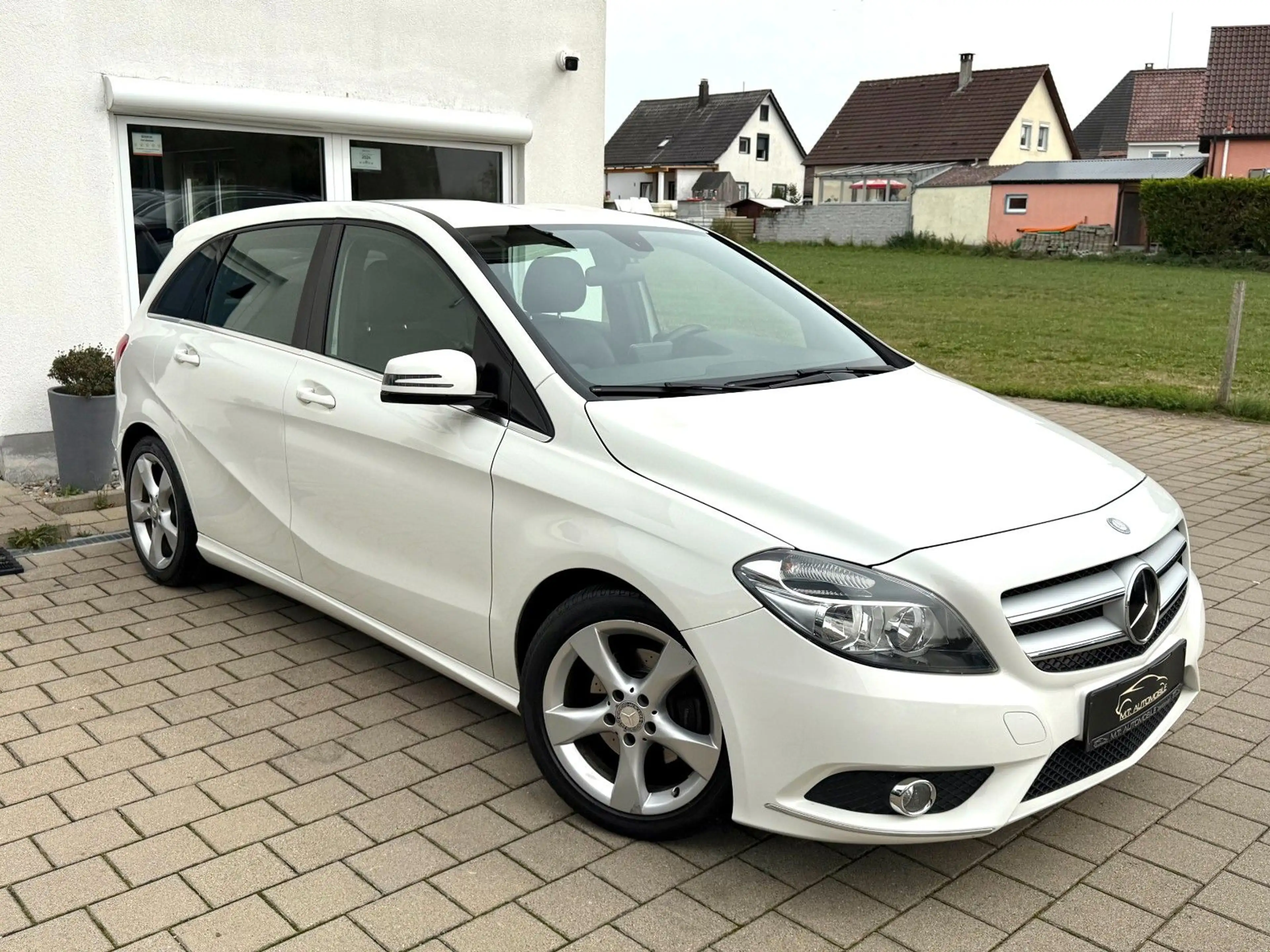Mercedes-Benz B 180 *NAVI*TEMP*KLIMA*PDC*SHZ*LEDER*BLUETOOTH* — photo 3