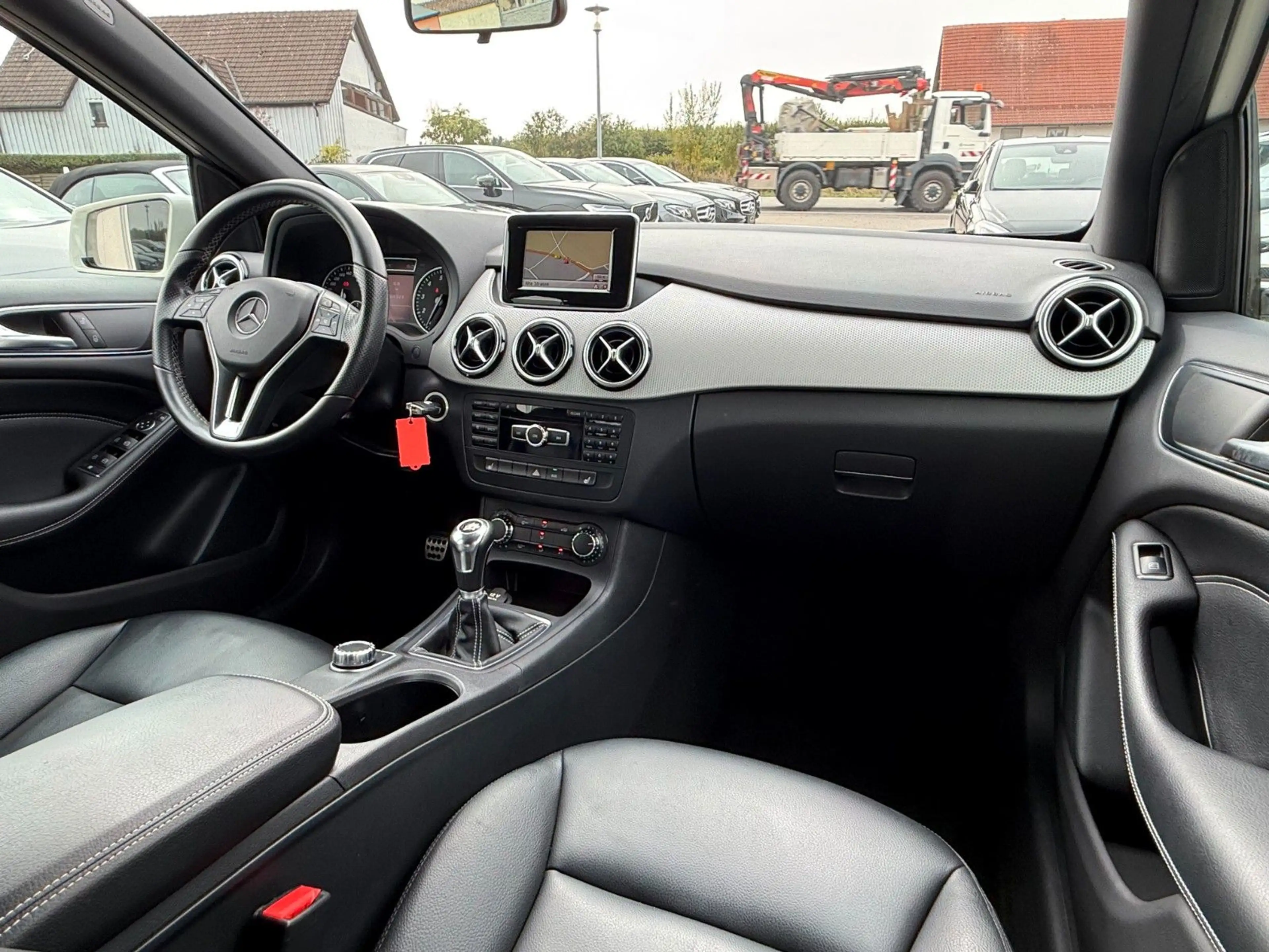 Mercedes-Benz B 180 *NAVI*TEMP*KLIMA*PDC*SHZ*LEDER*BLUETOOTH* — photo 12