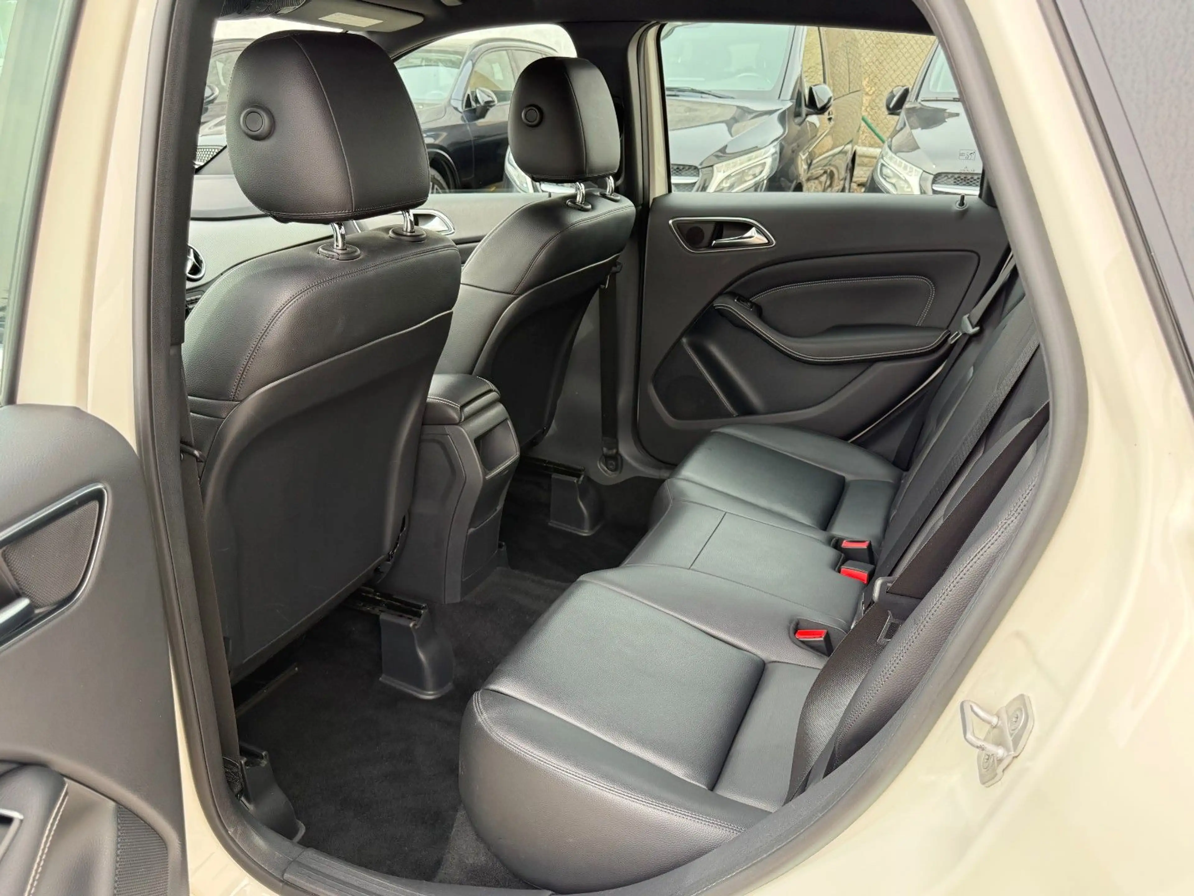 Mercedes-Benz B 180 *NAVI*TEMP*KLIMA*PDC*SHZ*LEDER*BLUETOOTH* — photo 13
