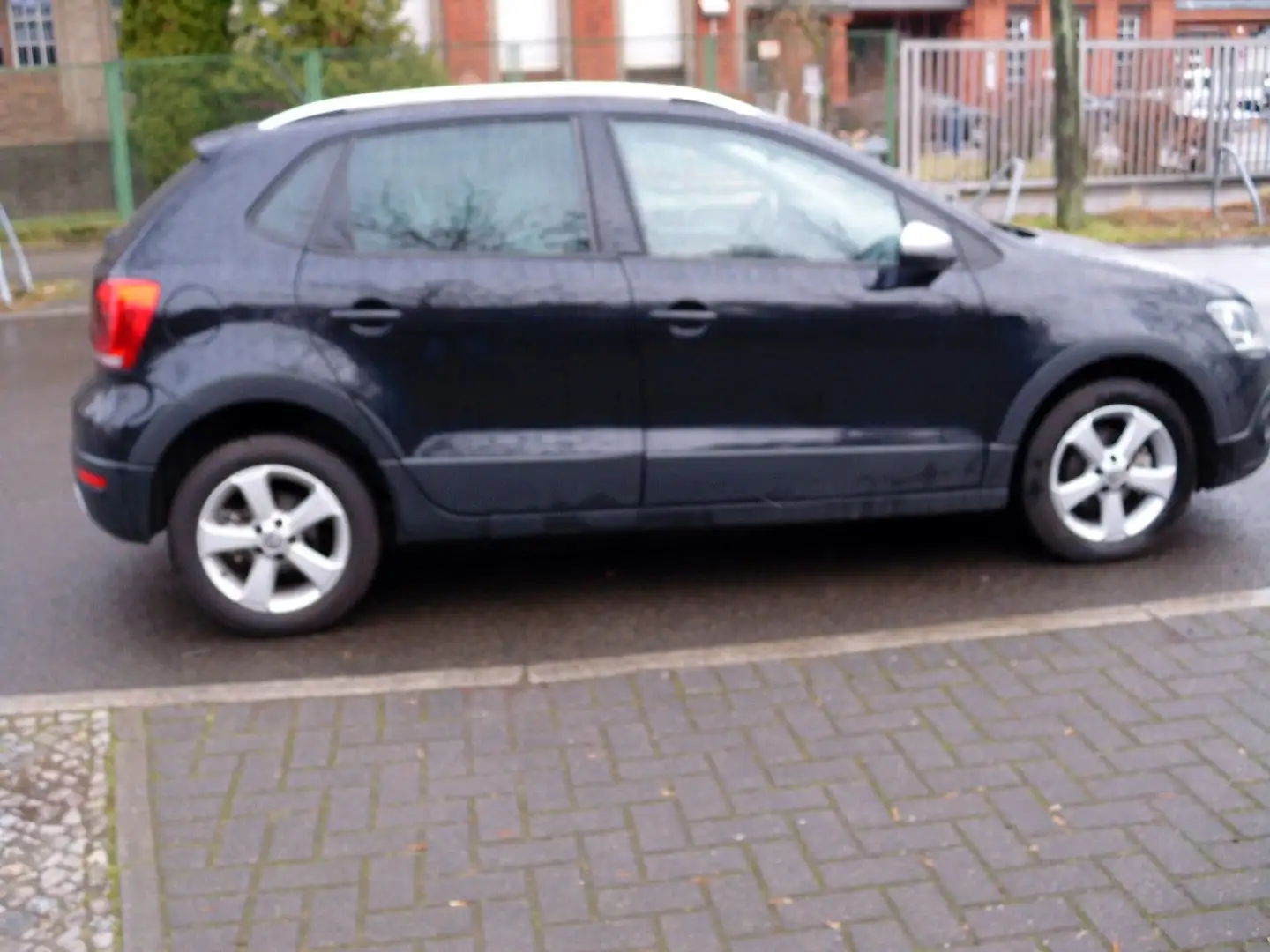 Volkswagen Polo 1,2 TSI Cross,Klima,Sitzheizung,PDC.1 Hand Nero - 2