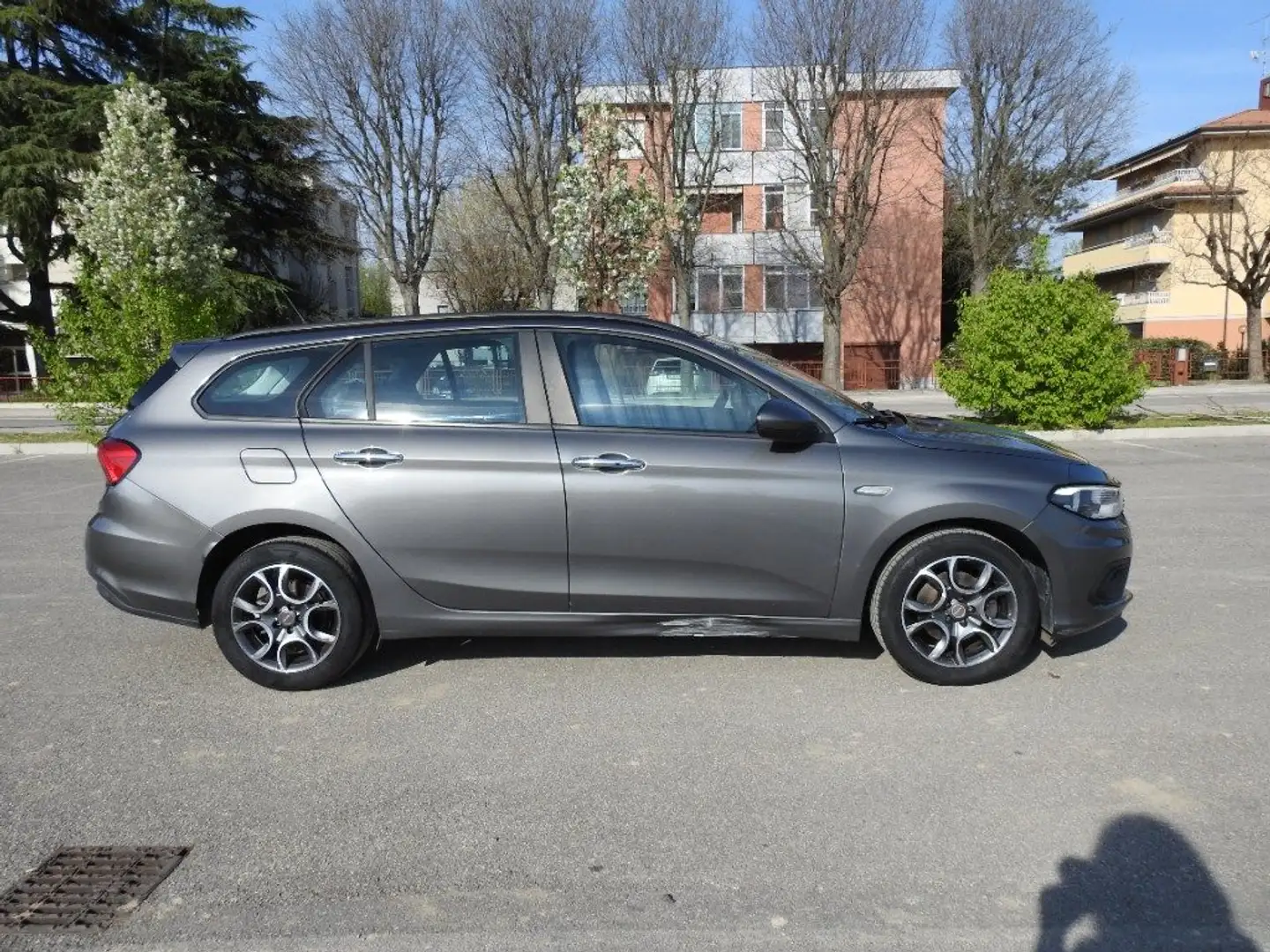 Fiat Tipo 1.3 Mjt S&S SW Lounge *NEOPATENTATO* Grijs - 1