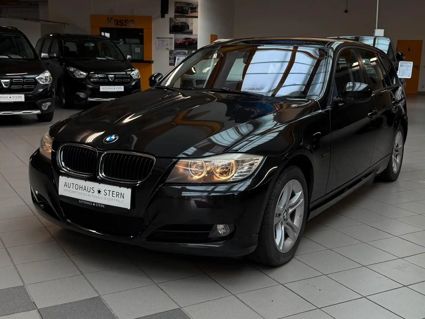 BMW 320 i Kombi|SHZ|AHK|AUX|PDC|Klima|Tempomat|Isofix Schwarz - 1