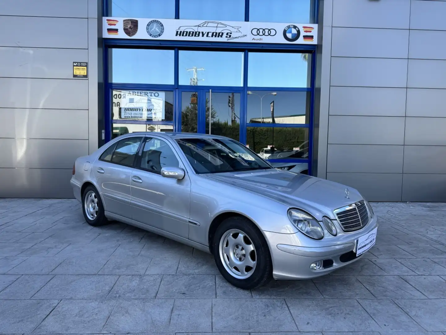 Mercedes-Benz E 220 CDi Aut. Grijs - 1