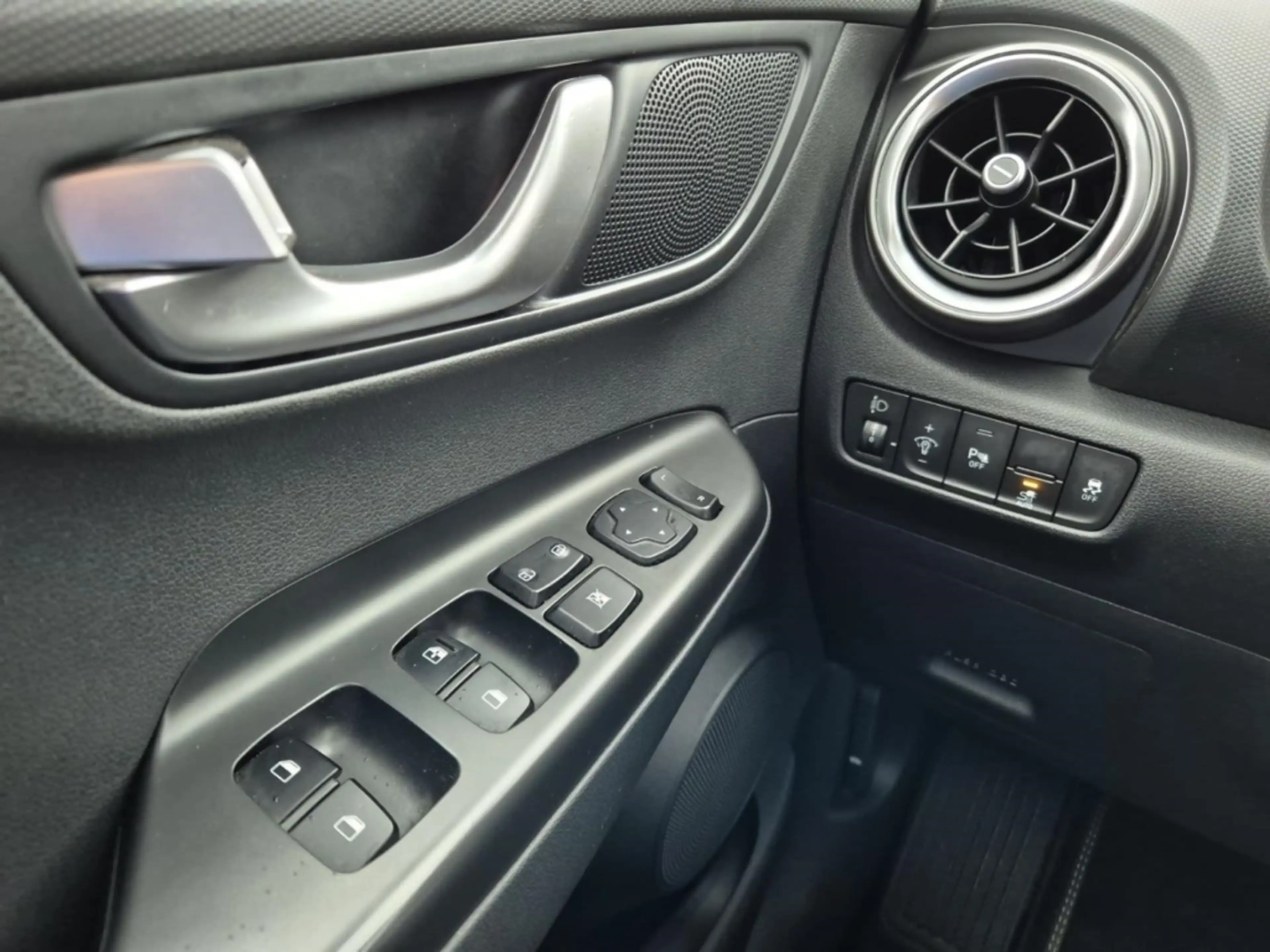 Hyundai KONA Select +11kWOBC+GARANTIE bis10/2030 — photo 12