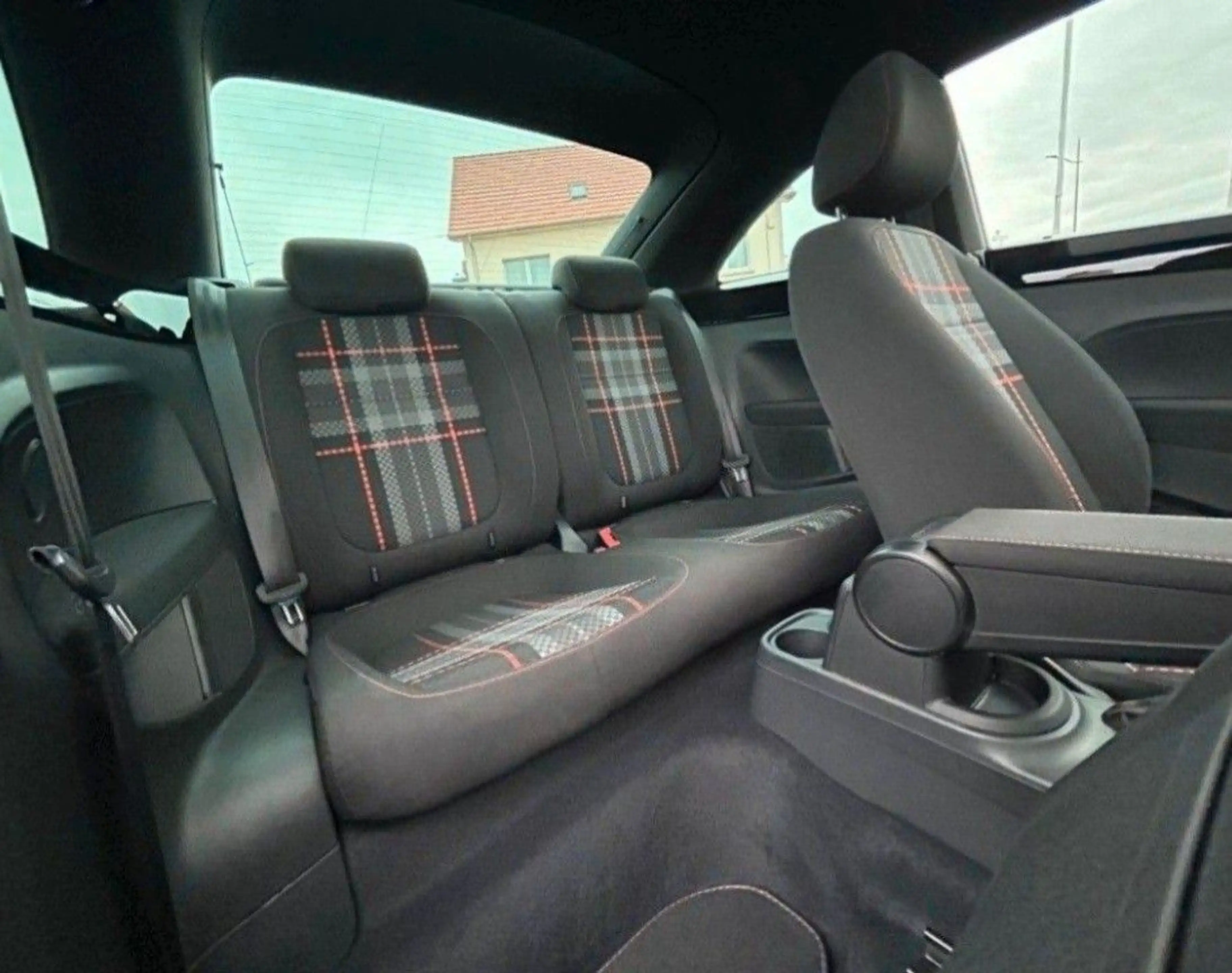 Volkswagen Beetle CLUB BMT SHZ + PDC + PANO — photo 15