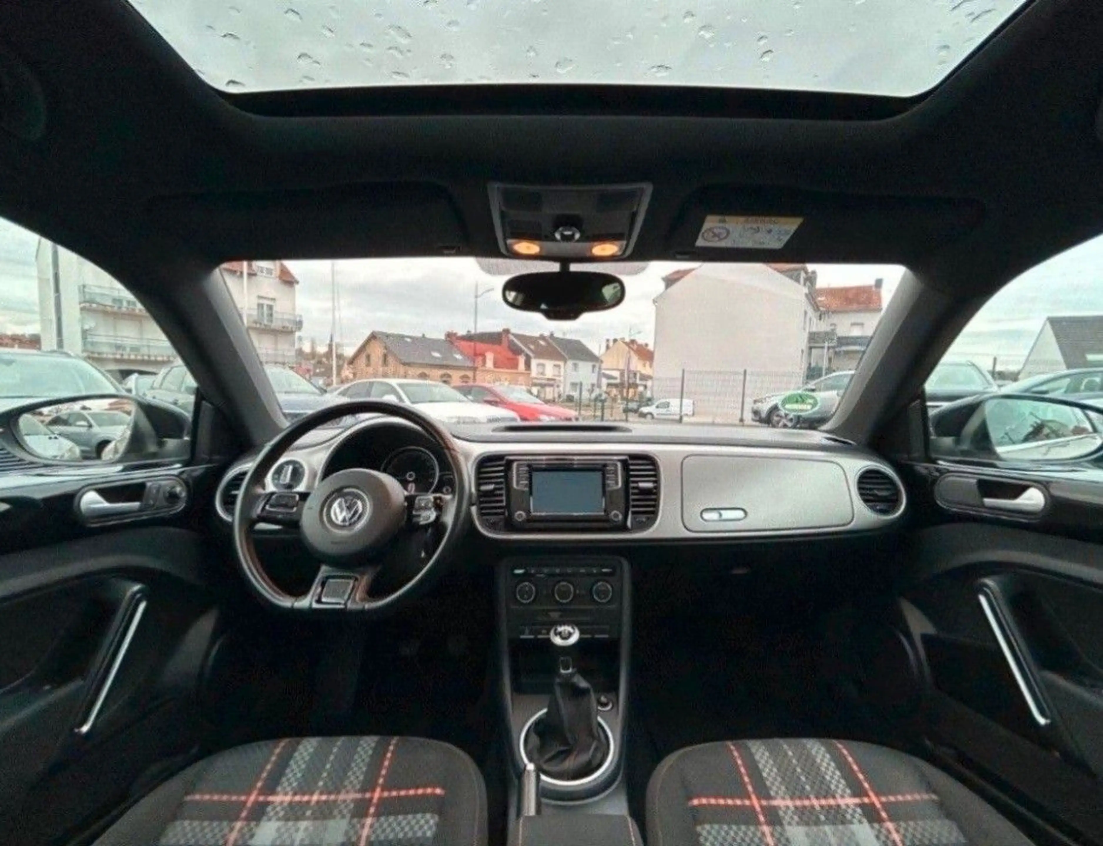 Volkswagen Beetle CLUB BMT SHZ + PDC + PANO — photo 12