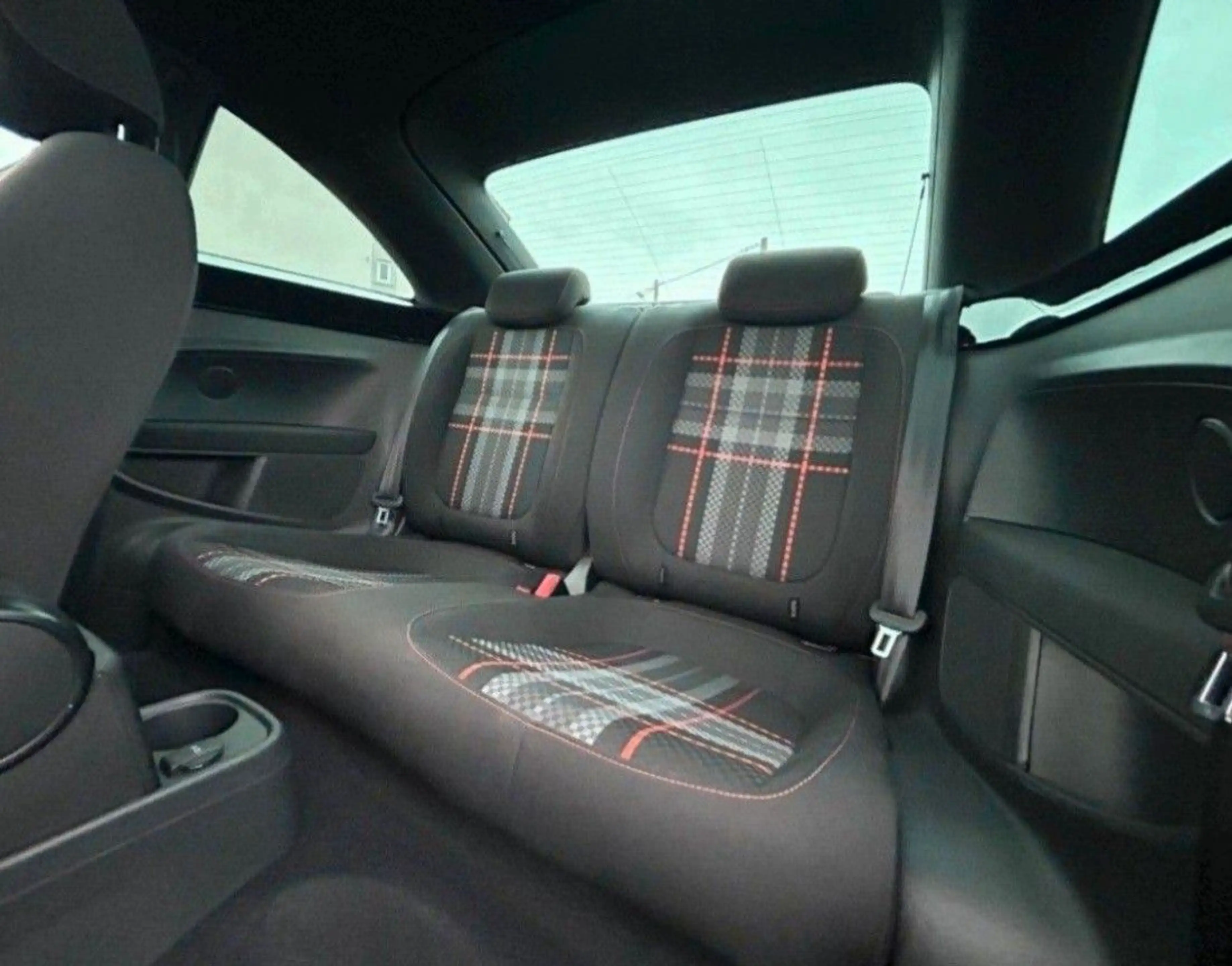 Volkswagen Beetle CLUB BMT SHZ + PDC + PANO — photo 14