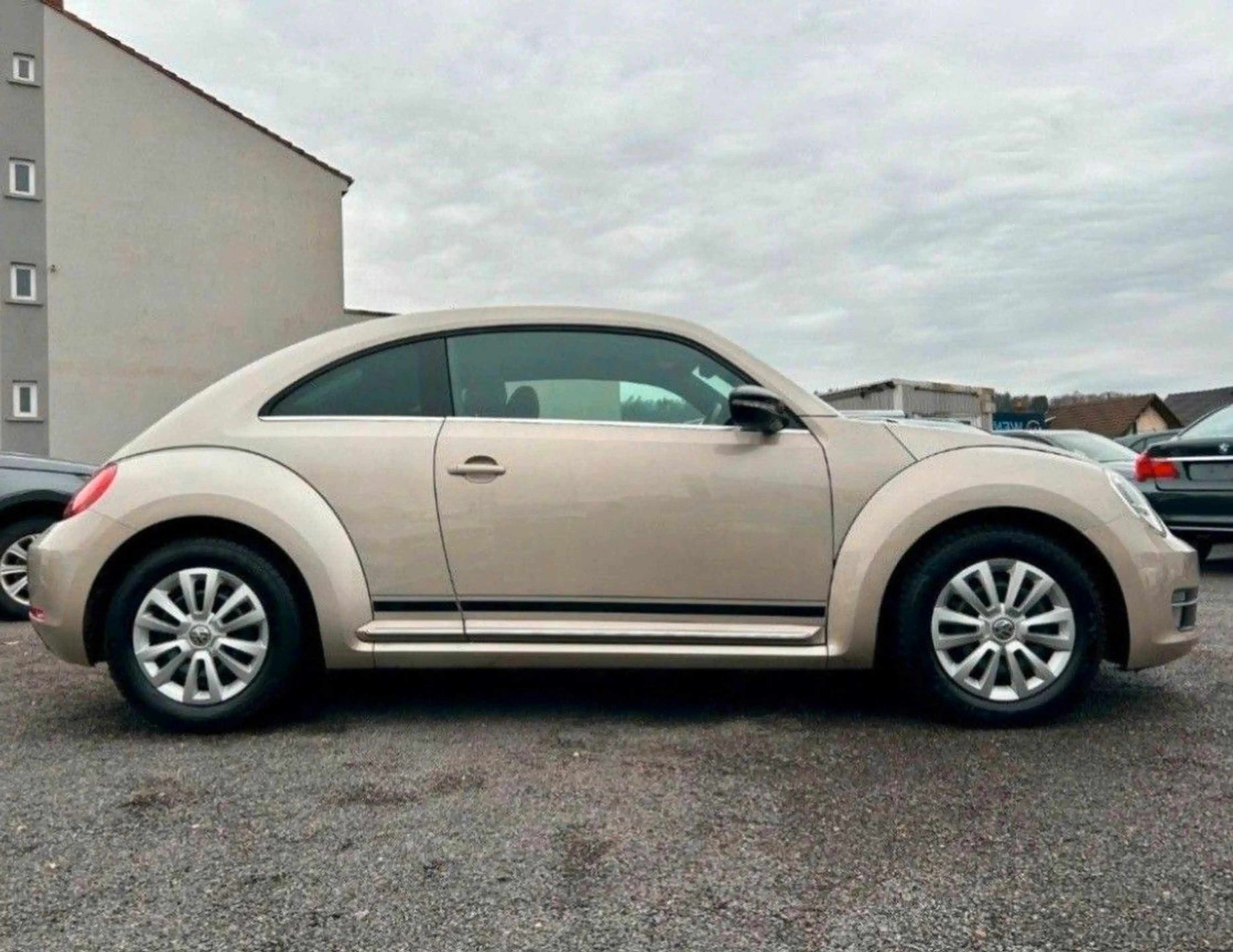 Volkswagen Beetle CLUB BMT SHZ + PDC + PANO — photo 7