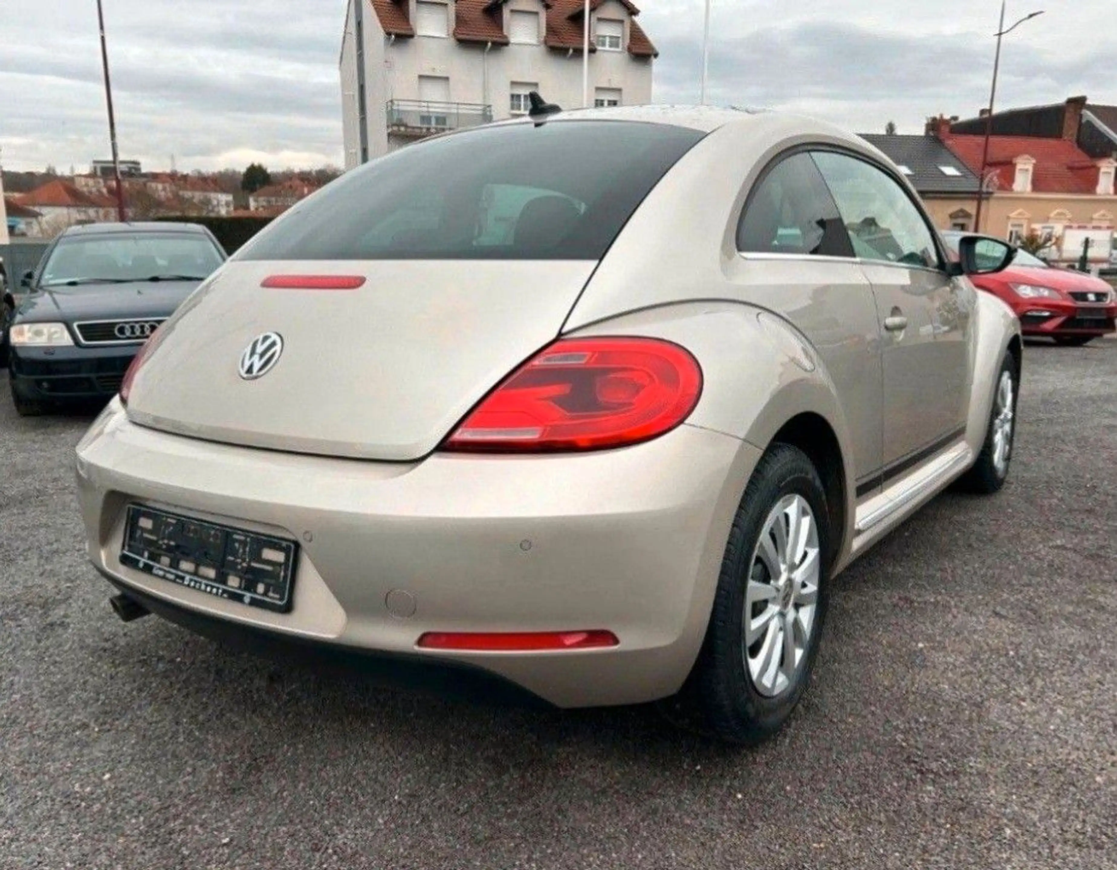 Volkswagen Beetle CLUB BMT SHZ + PDC + PANO — photo 3