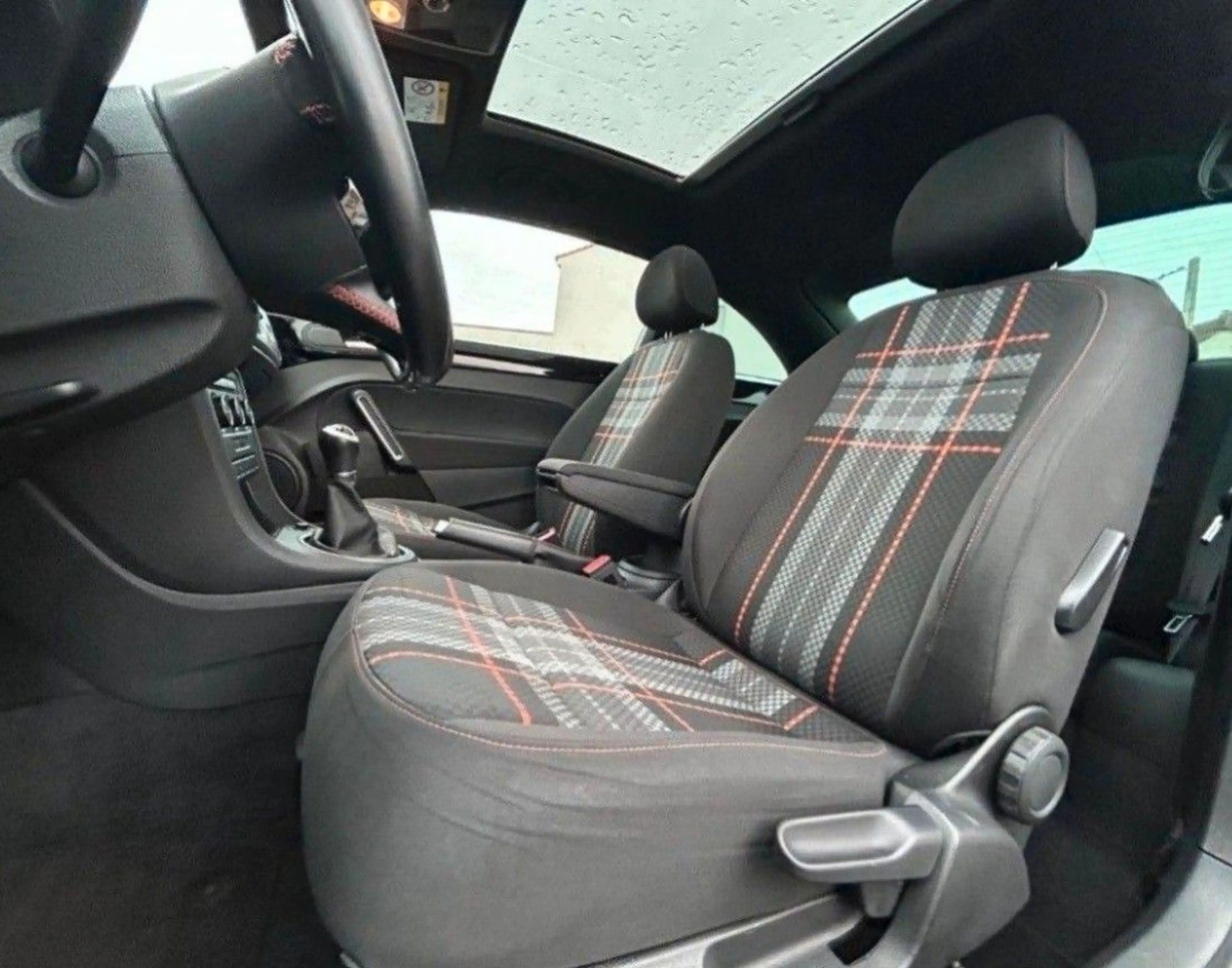 Volkswagen Beetle CLUB BMT SHZ + PDC + PANO — photo 13