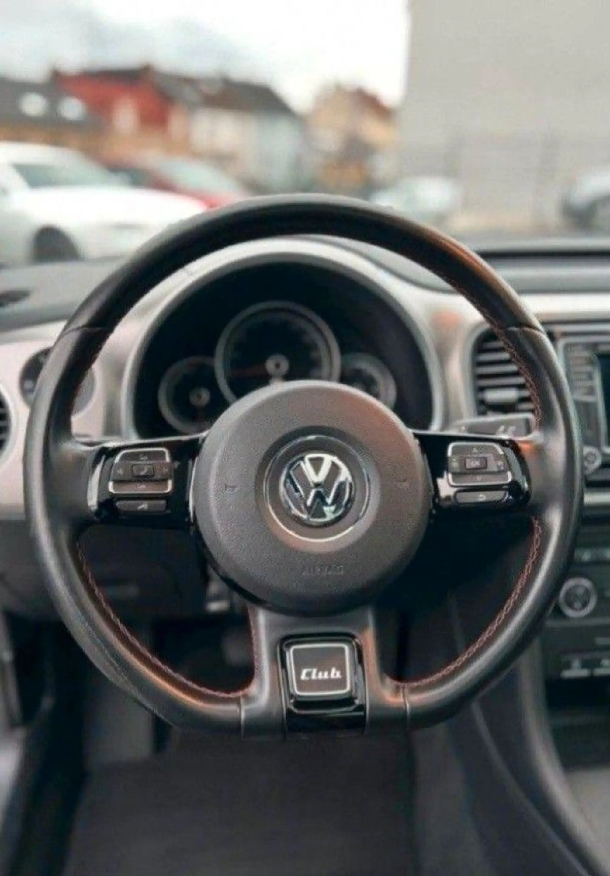 Volkswagen Beetle CLUB BMT SHZ + PDC + PANO — photo 9