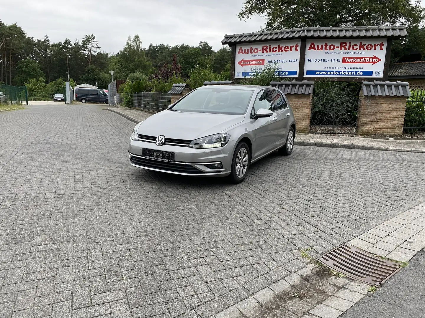Volkswagen Golf VII Lim. Comfortline, Sitzheizung, Klima, Rückfahr Silber - 1