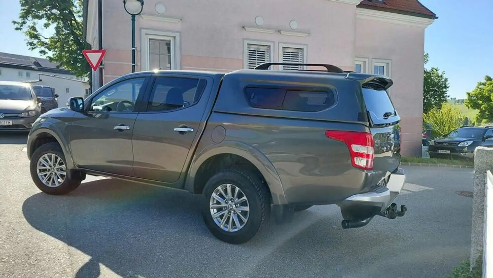Mitsubishi Sonstige L 200 2,4 Di-D HP Doppelkabine 4WD Braun - 2