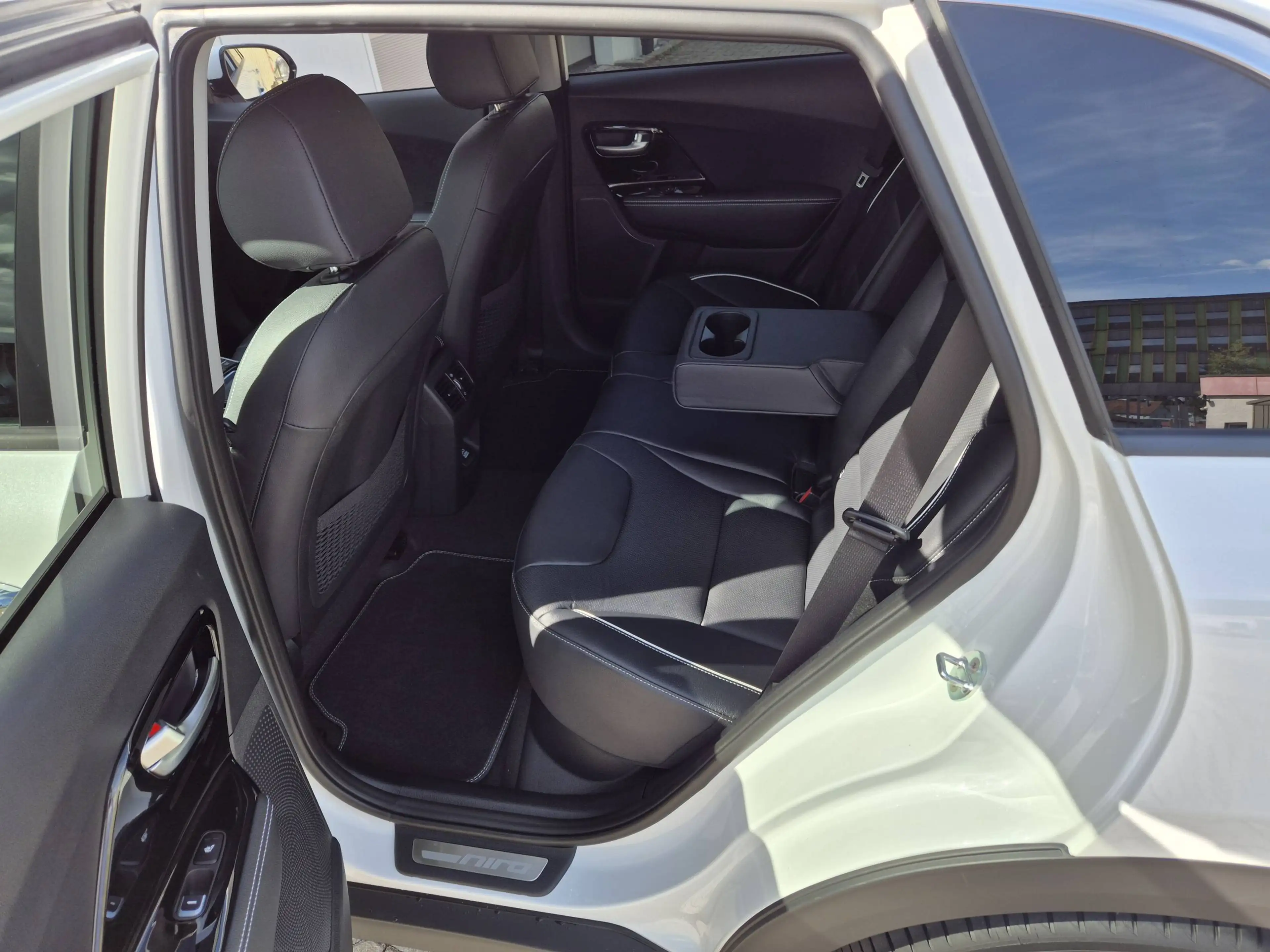 Kia e-Niro 64 kWh Spirit Leder Glasdach 3-ph. Batteriezertifi — photo 11