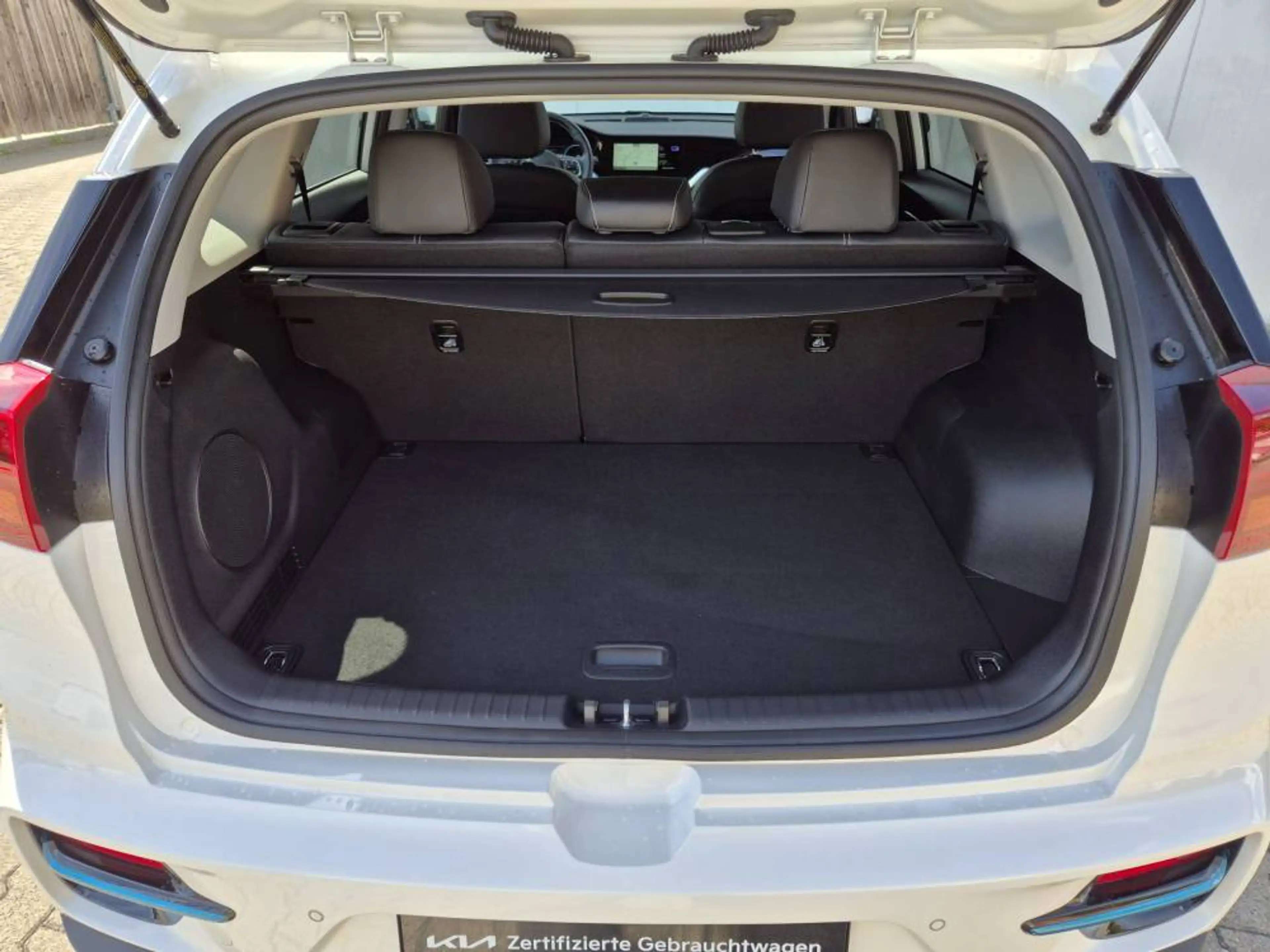 Kia e-Niro 64 kWh Spirit Leder Glasdach 3-ph. Batteriezertifi — photo 12
