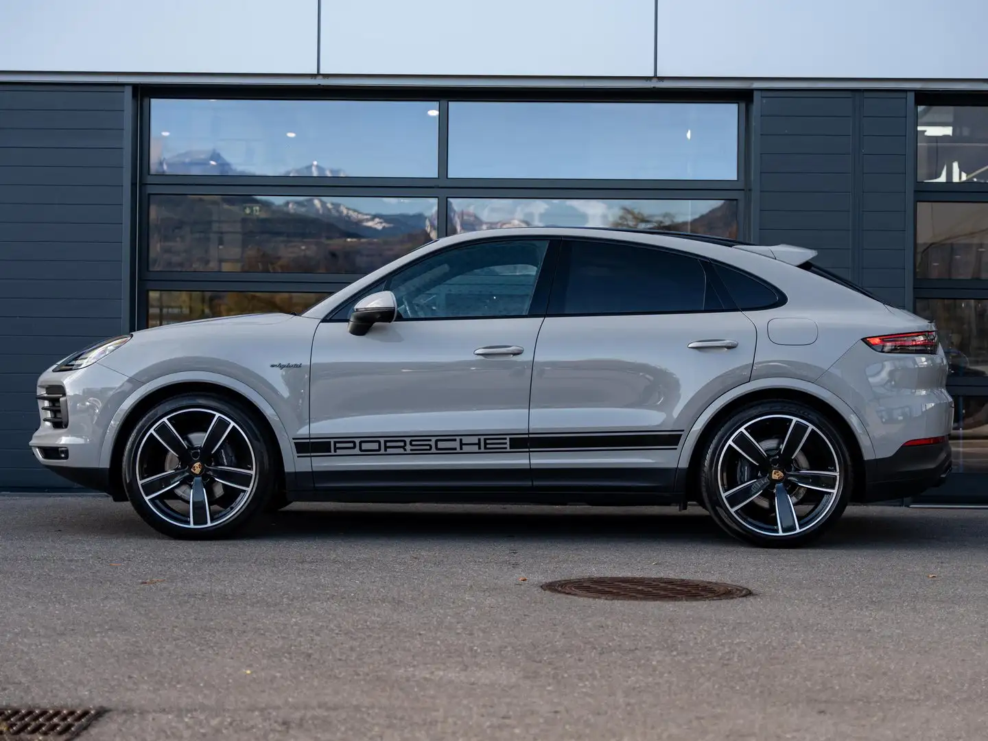 Porsche Cayenne E-Hybrid Coupé Platinum Edition Grau - 2