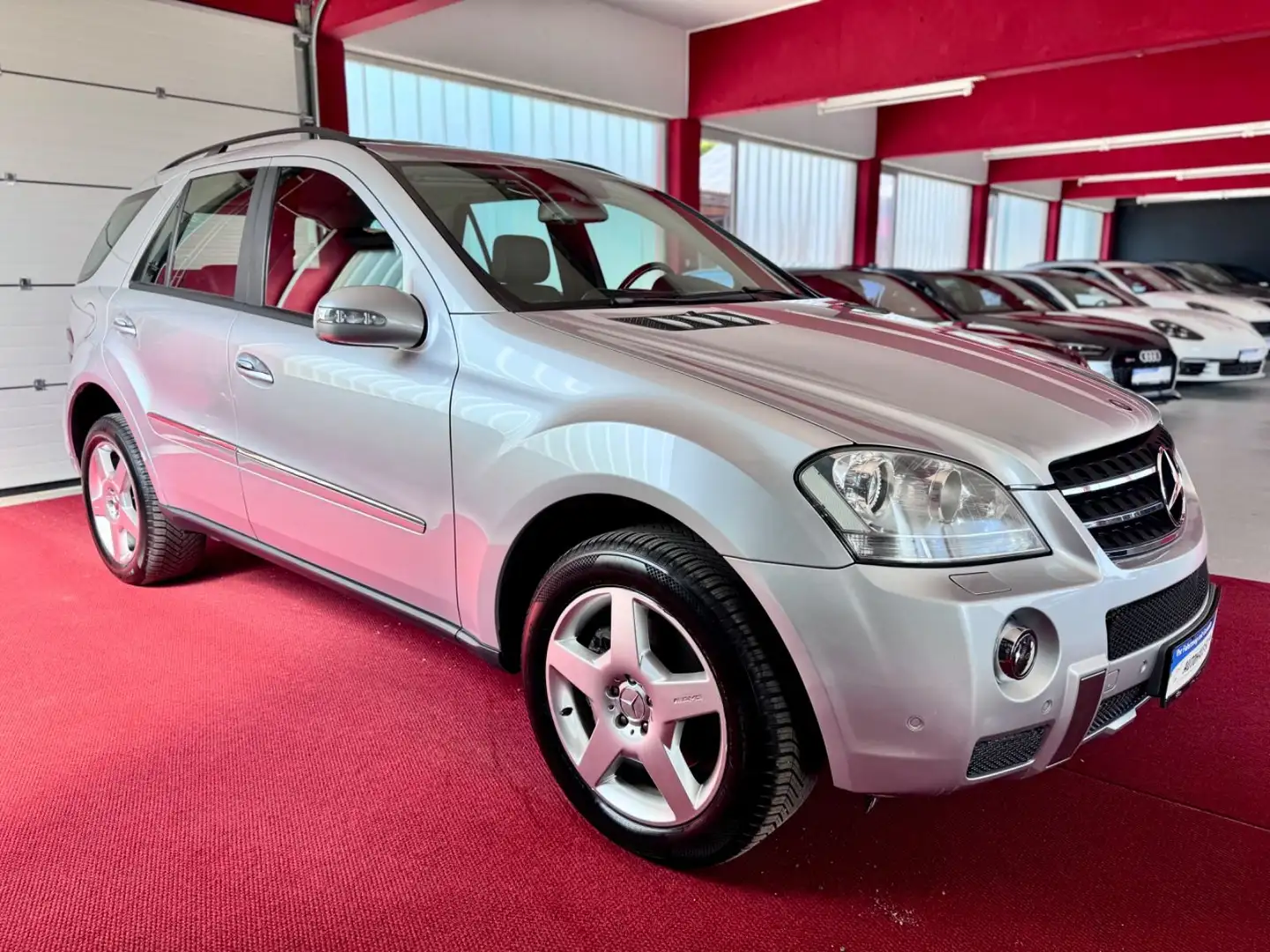 Mercedes-Benz ML 500 ML500 AMG Paket Glasdach Airmatic Comand 2Hd AHK Silber - 2