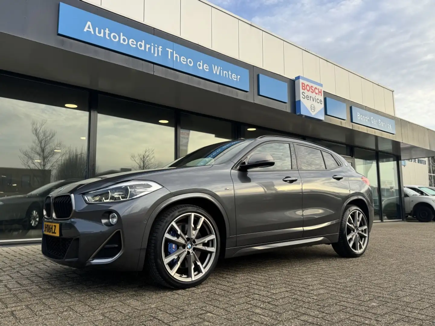 BMW X2 M35i High Executive | Pano | Alcantara bekleding | Grijs - 1