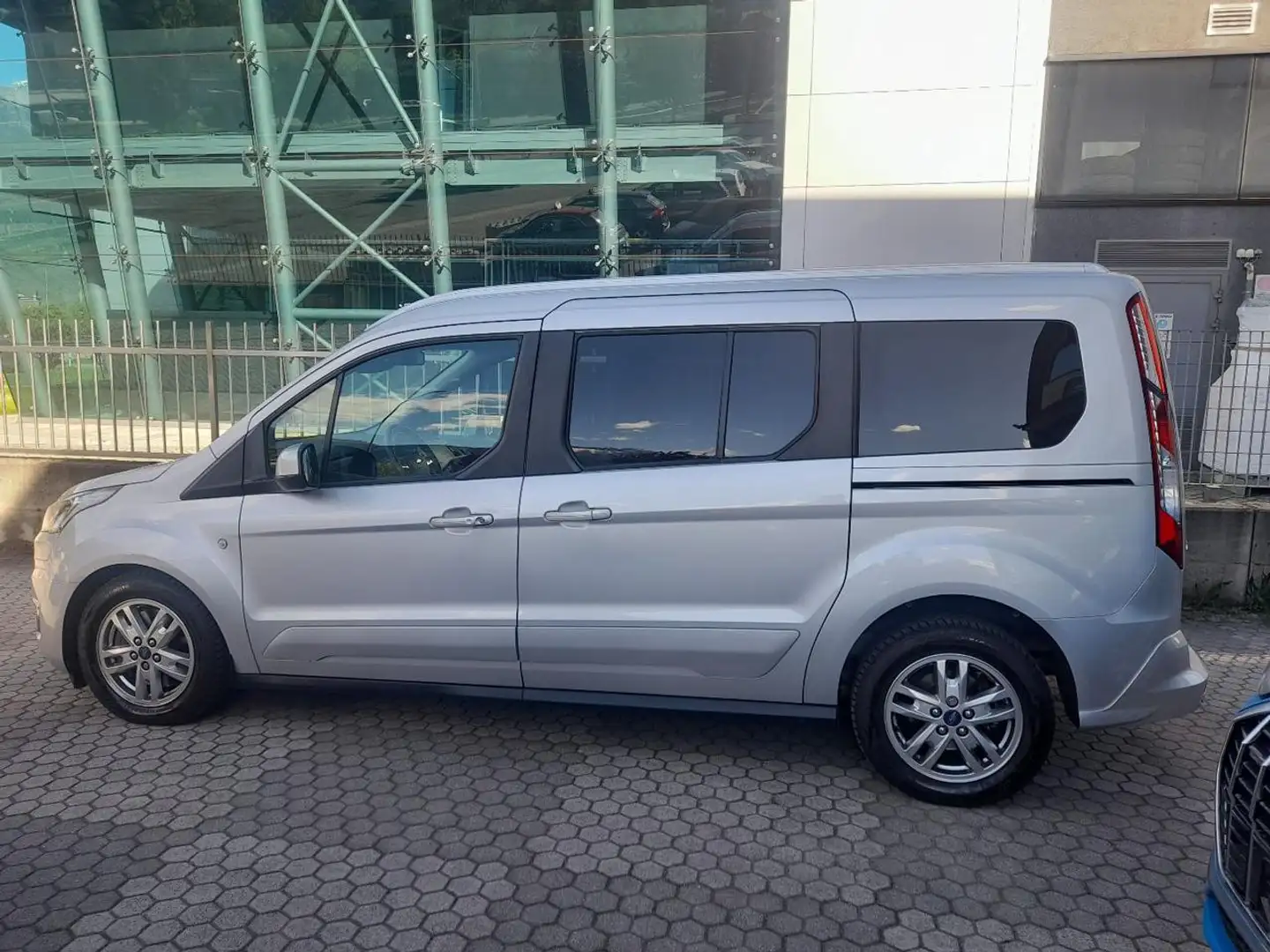 Ford Tourneo Connect 7 POSTI 1.5 TDCi 120 CV Powershift Titanium Argento - 2