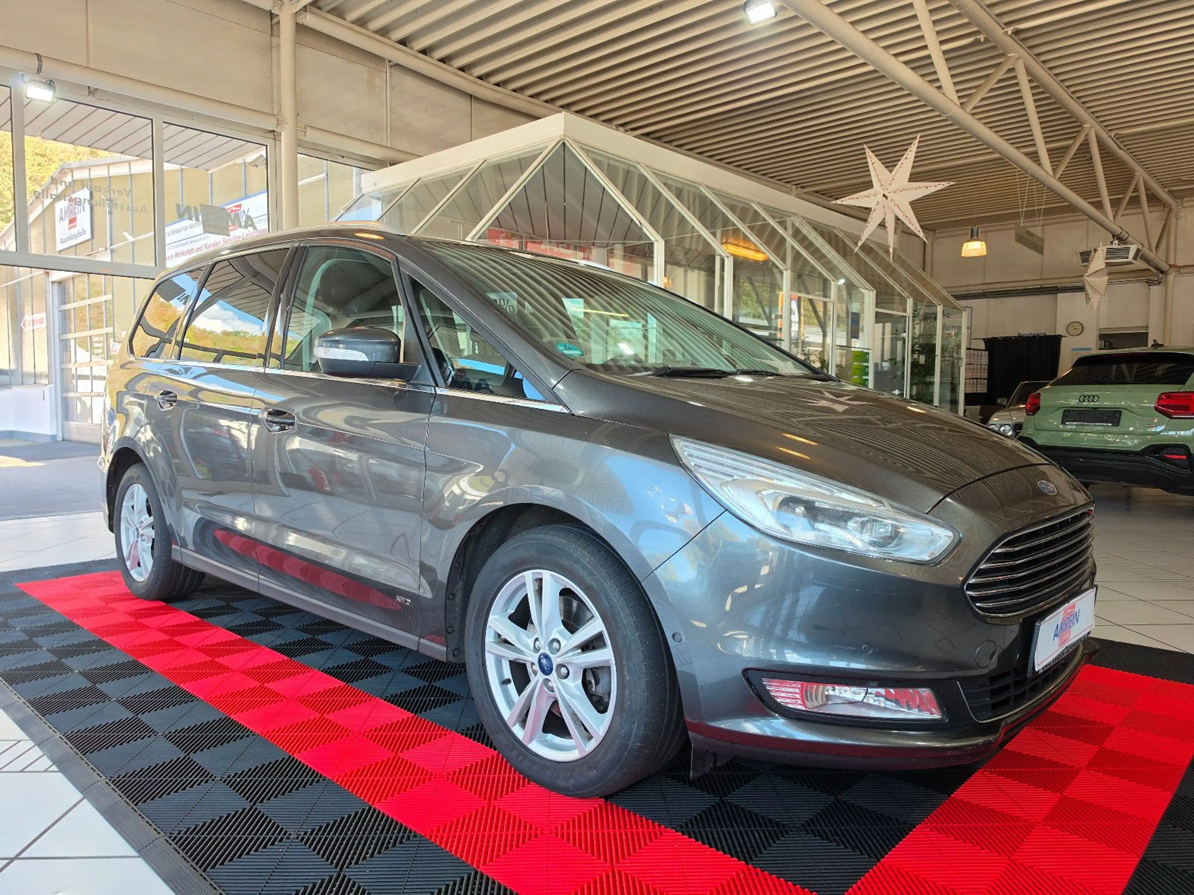 Ford Galaxy Titanium AWD+7. SITZER+STANDH.+KAMERA+DAB