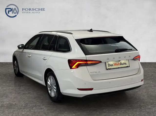 Skoda Octavia view 4