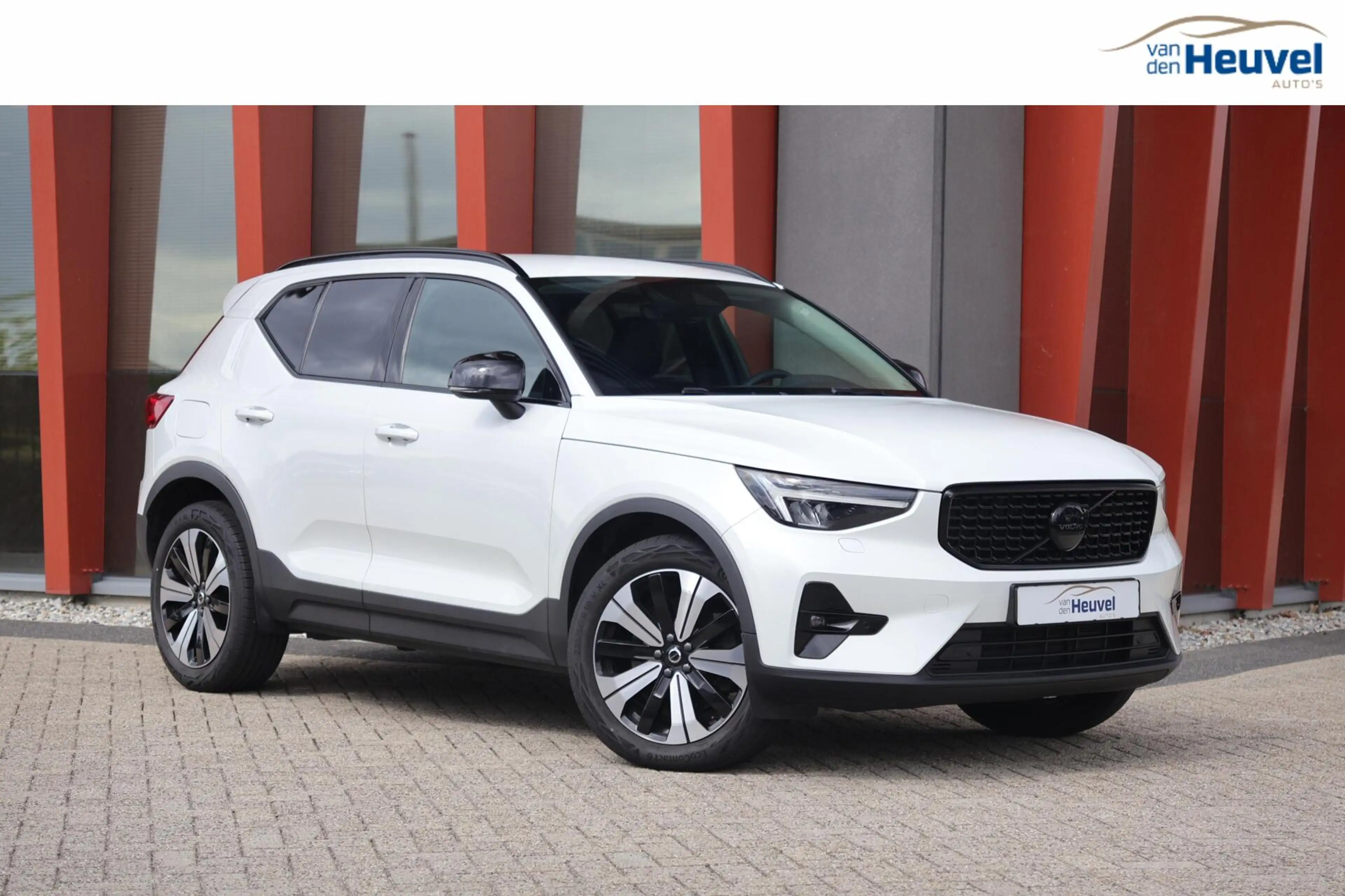 Volvo XC40 T5 Recharge Plus Dark | Stoelverwarming | Trekhaak
