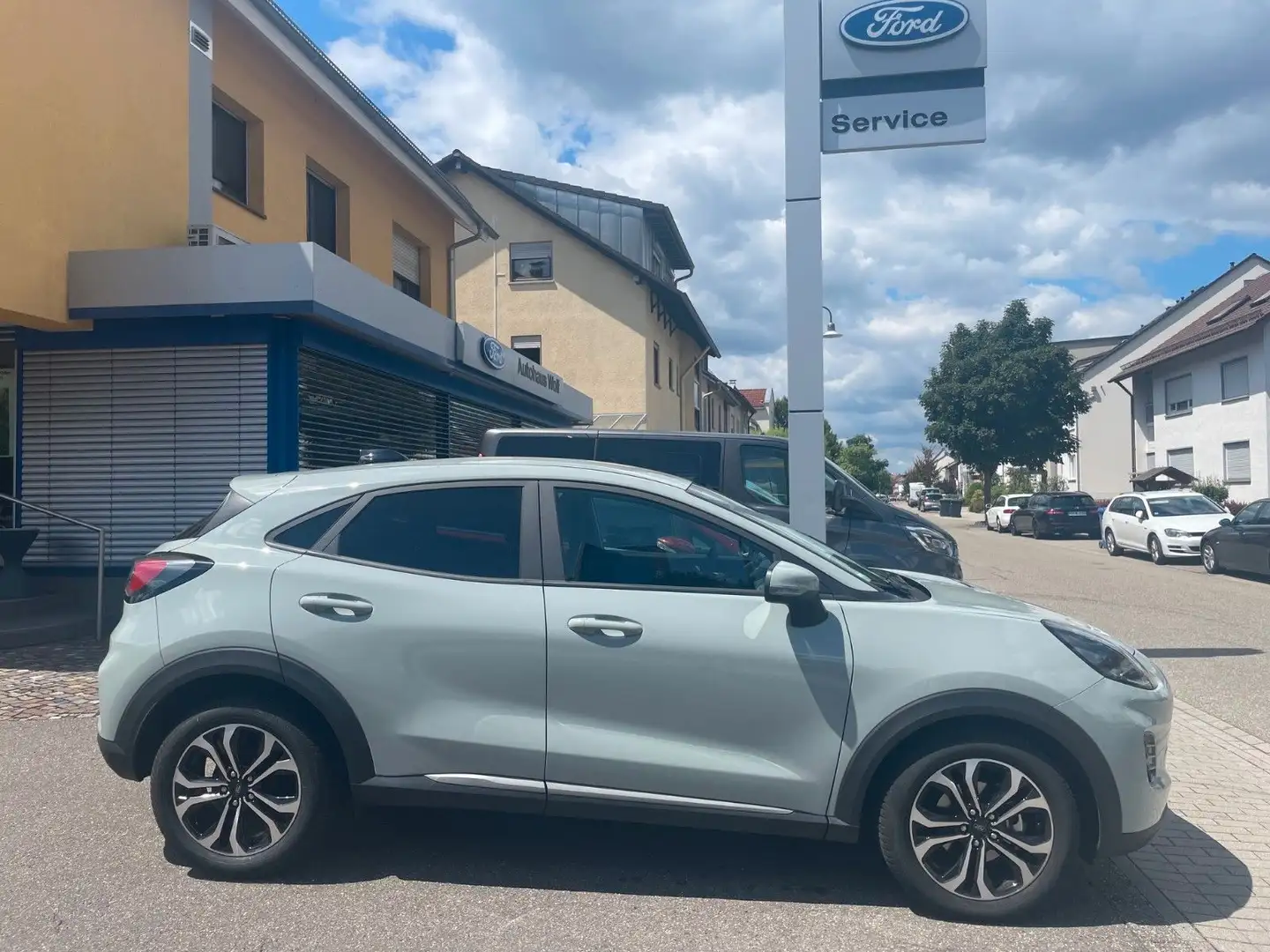 Ford Puma 1.0 EcoBoost MHEV Titanium Aut. AHK Allw. Grau - 2