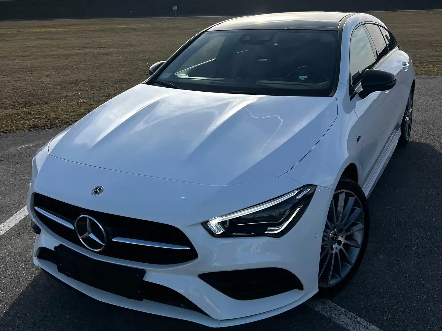 Mercedes-Benz CLA 250 CLA 250e Amg Paket / Garantie / Panorama Dach / Kombi Weiß - 1