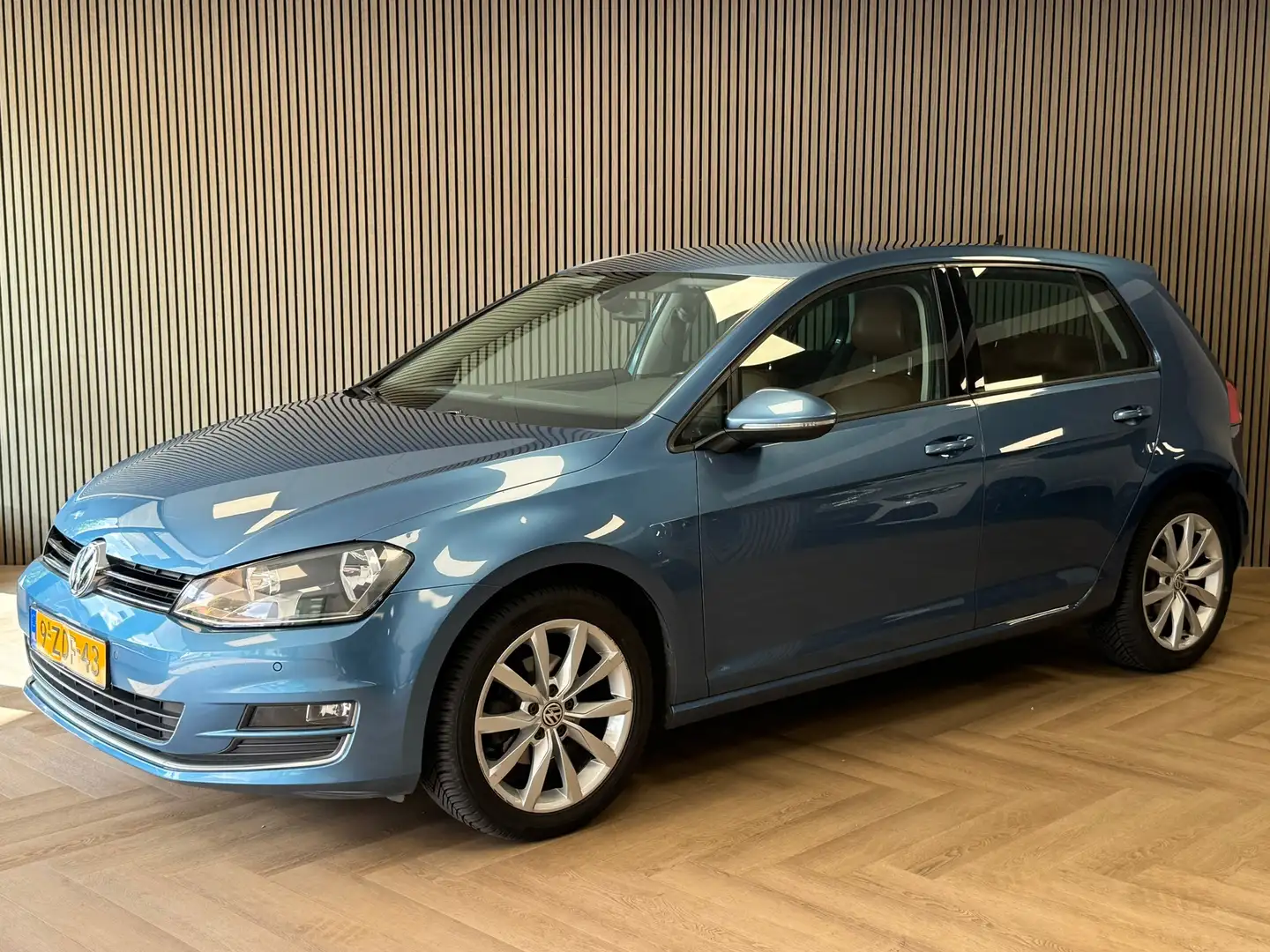 Volkswagen Golf 1.2 TSI Business Edition AIRCO CAMERA LEDER CRUISE Blau - 1