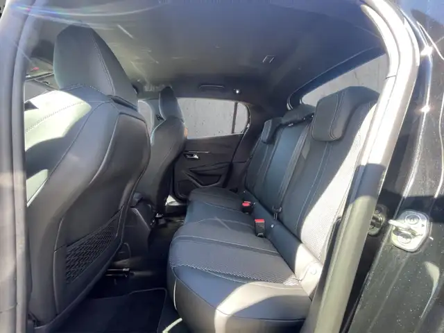 Peugeot 208 view 8