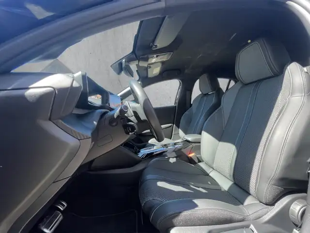Peugeot 208 view 9