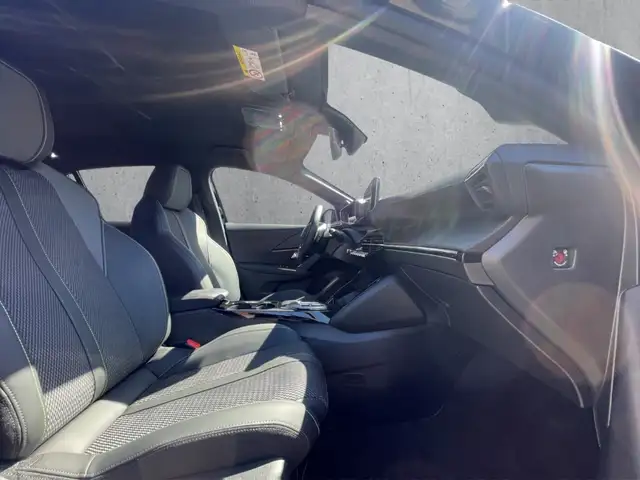Peugeot 208 view 13